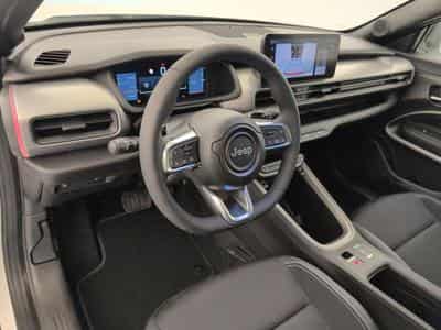 Jeep Avenger 1.2 Turbo T3 110 ch e-Hybrid BVR6 Summit (2026) - Foto 11