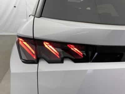 Peugeot 5008 Hybrid 145 e-DCS6 GT (2025) - Photo 9