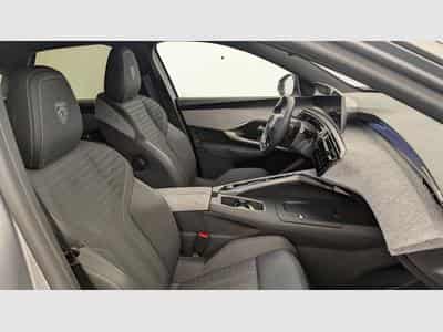 Peugeot 3008 Hybrid 145 e-DCS6 GT (2025) - Photo 9