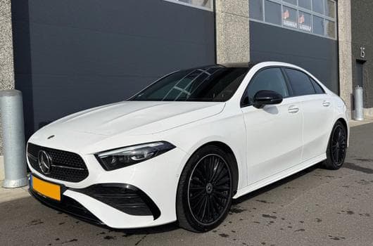 Mercedes A 220 AMG Line, Multibeam, Panorama, MBUX (2024) - Foto 6