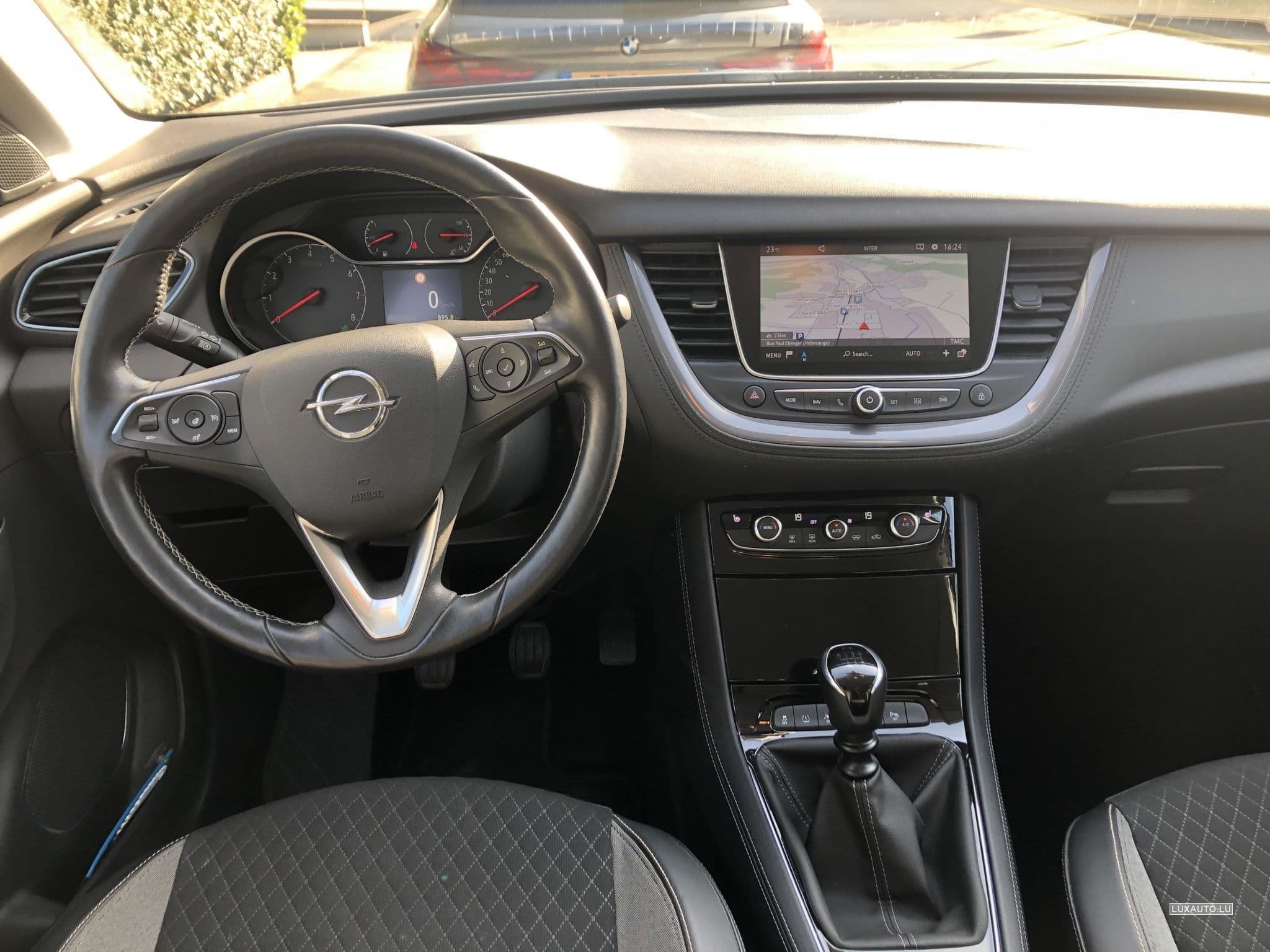 Opel Grandland X Innovation 1.2 Turbo ECOTEC Manuelle 6 Start/Stop 130 ch (2018) - Foto 6