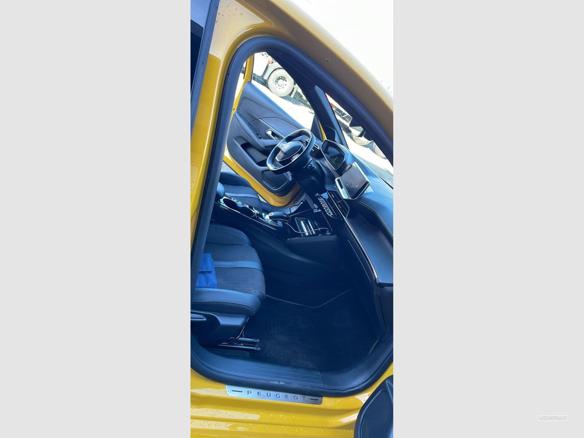 Peugeot 208 GT (2022) - Photo 5