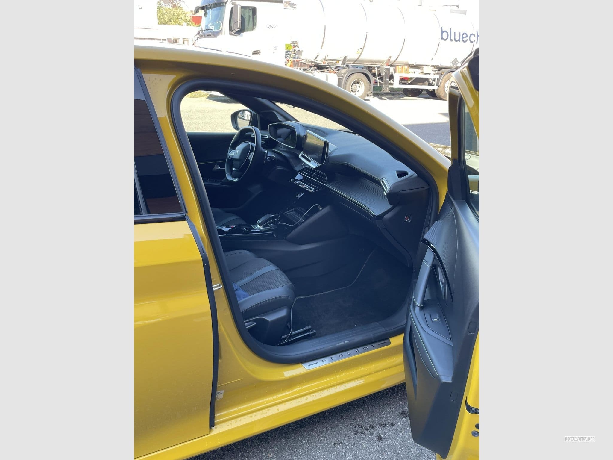 Peugeot 208 GT (2022) - Photo 8