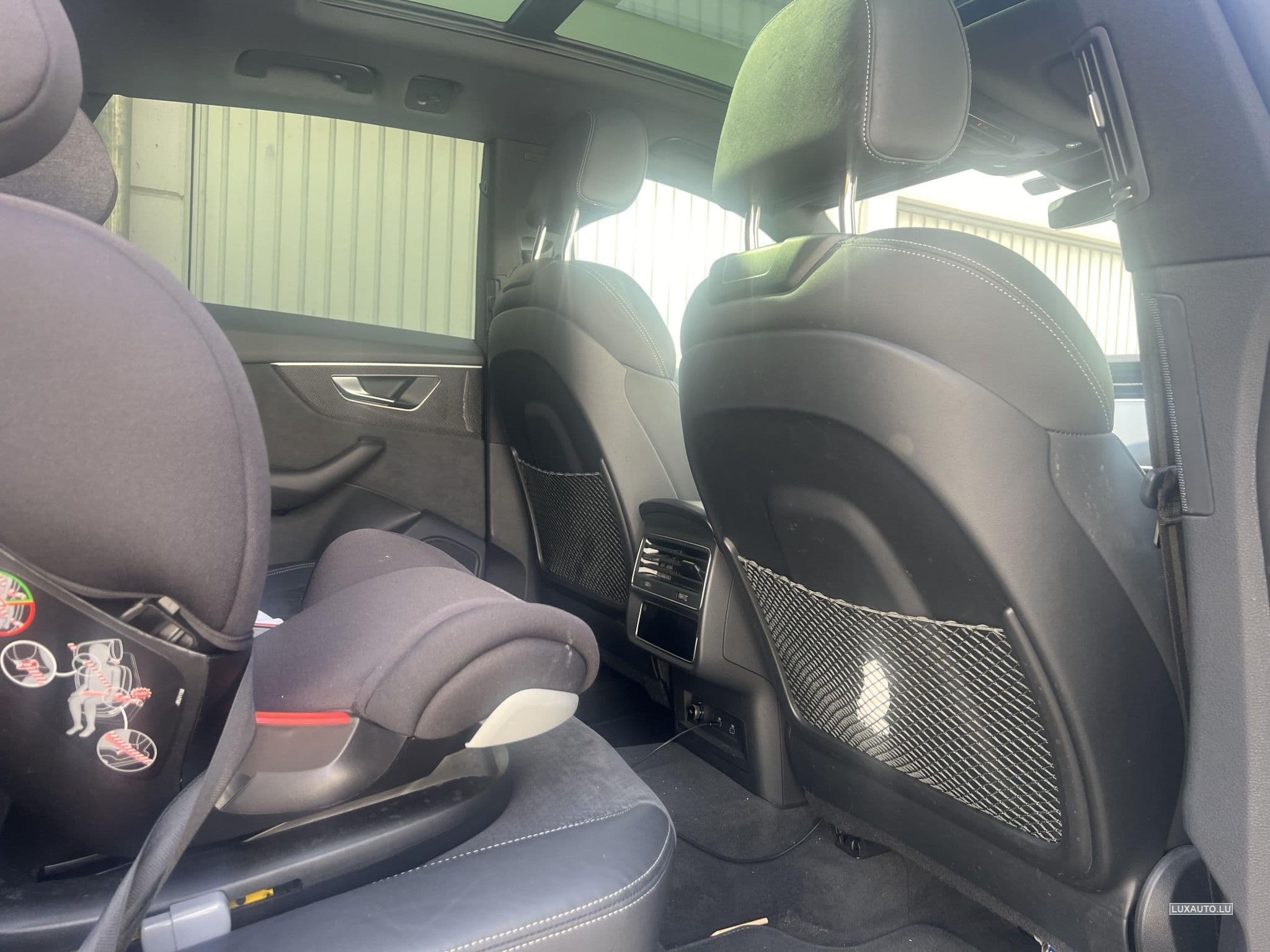 Audi Q8 S-line (2022) - Photo 12