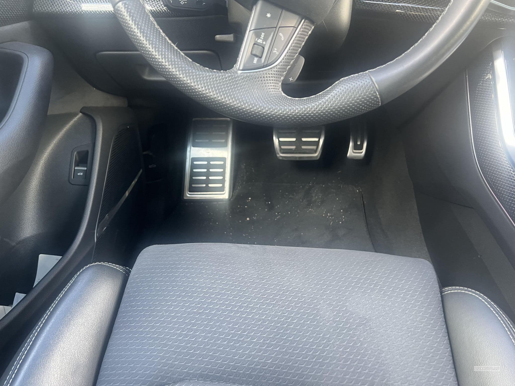 Audi Q8 S-line (2022) - Photo 14