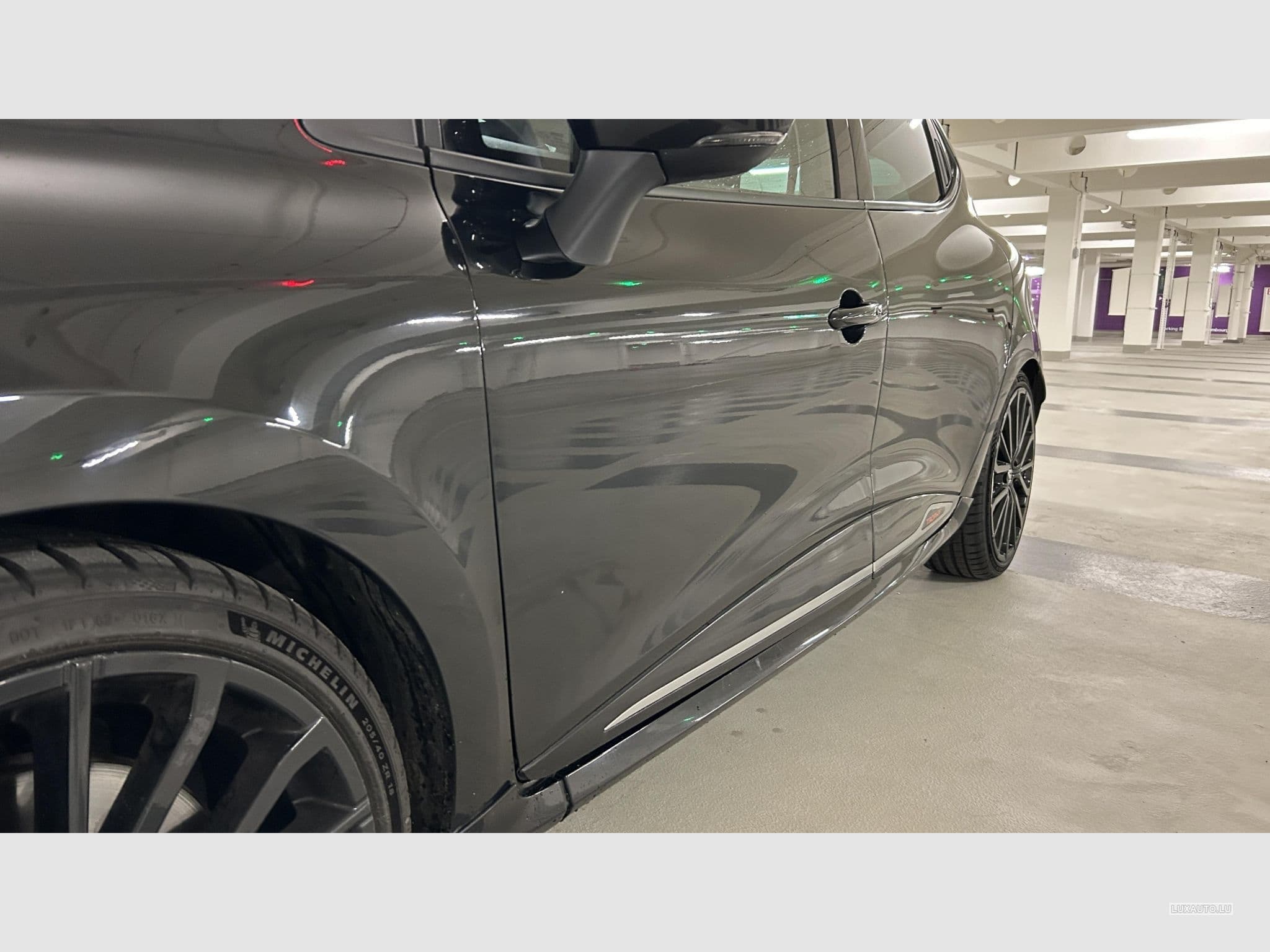 Renault Clio 4 RS TROPHY 220 AKRAPOVIC (2017) - Photo 12