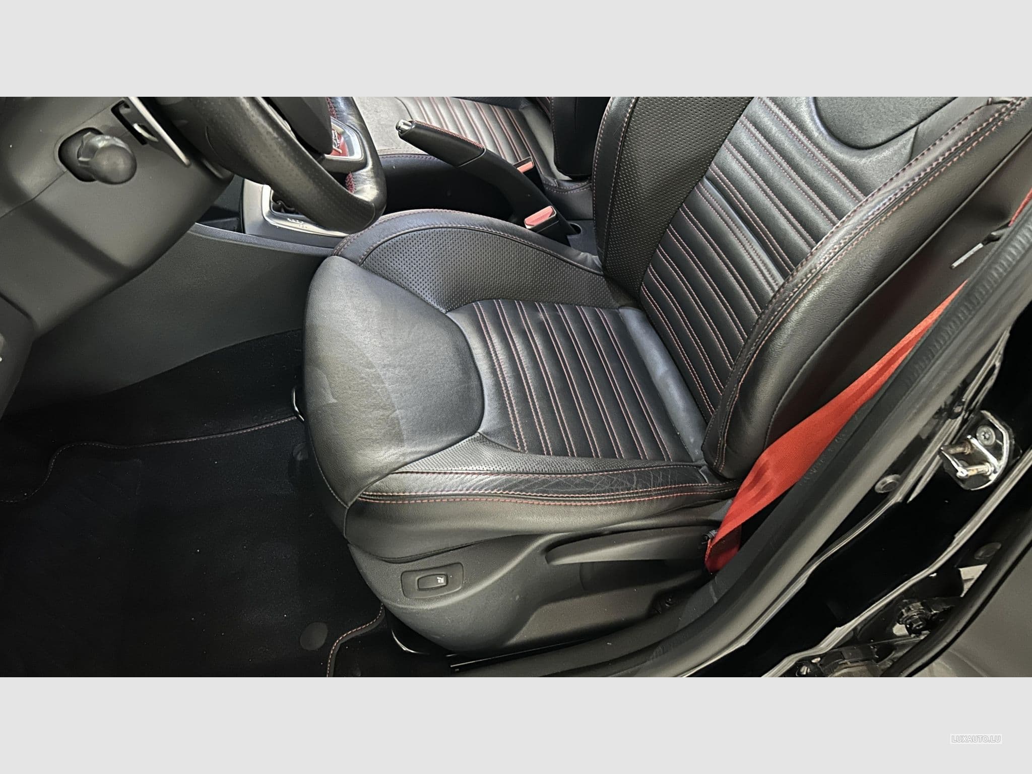 Renault Clio 4 RS TROPHY 220 AKRAPOVIC (2017) - Photo 15