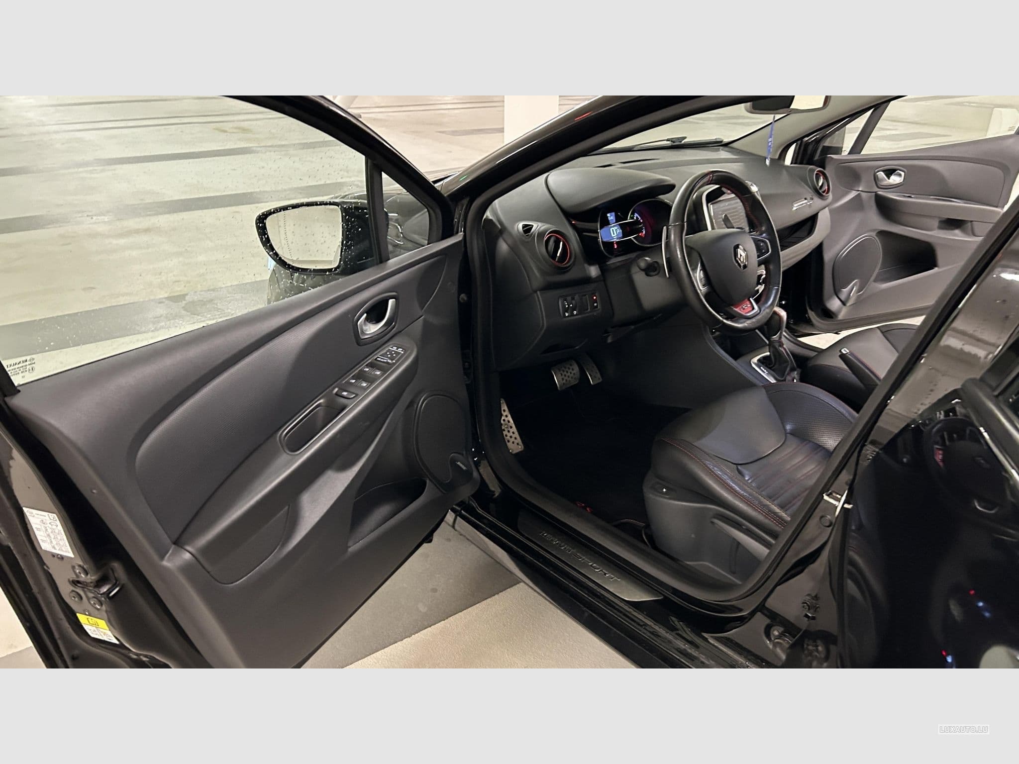 Renault Clio 4 RS TROPHY 220 AKRAPOVIC (2017) - Photo 5