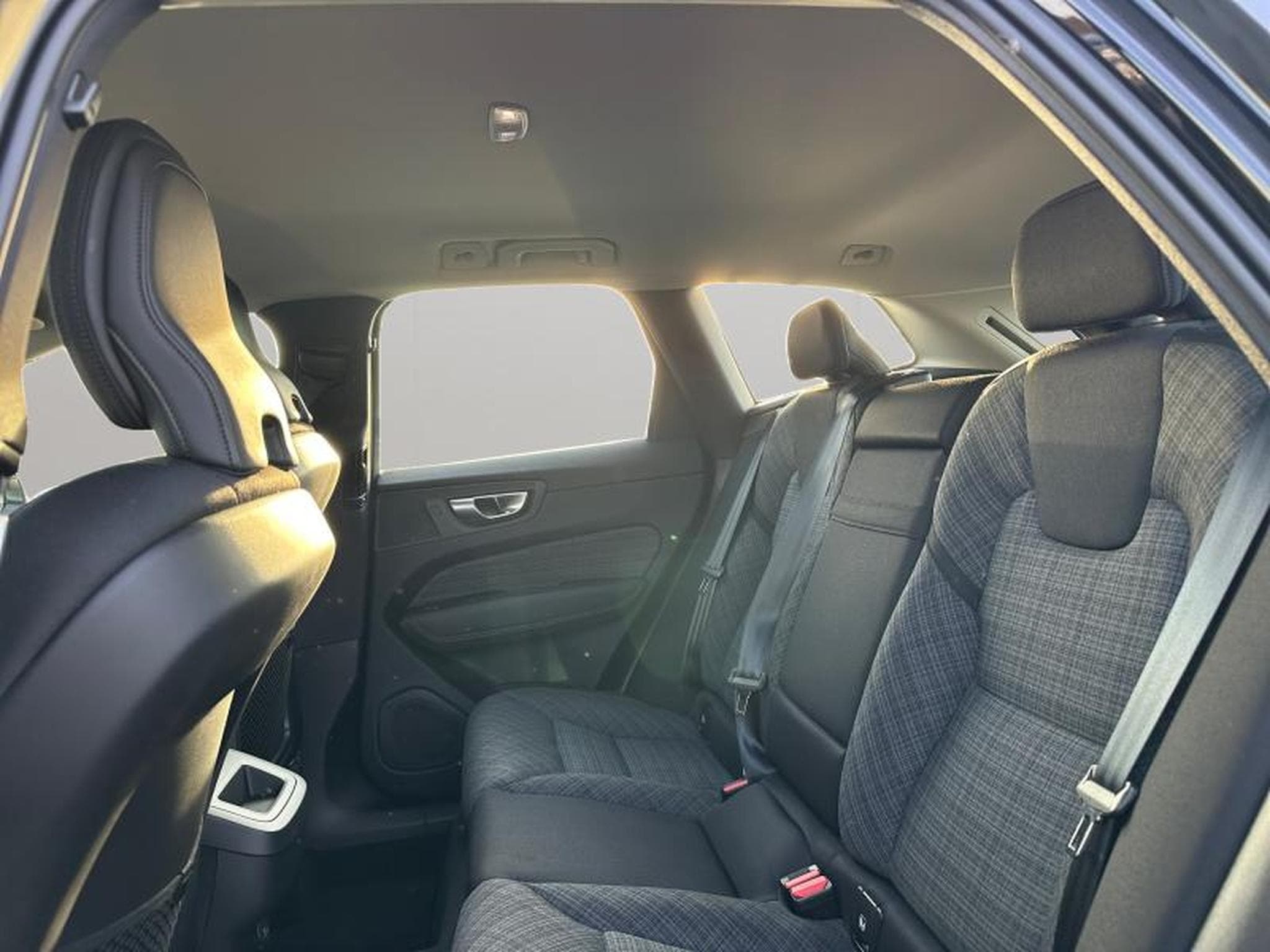 Volvo XC60 B4 Core / Diesel (2023) - Foto 15