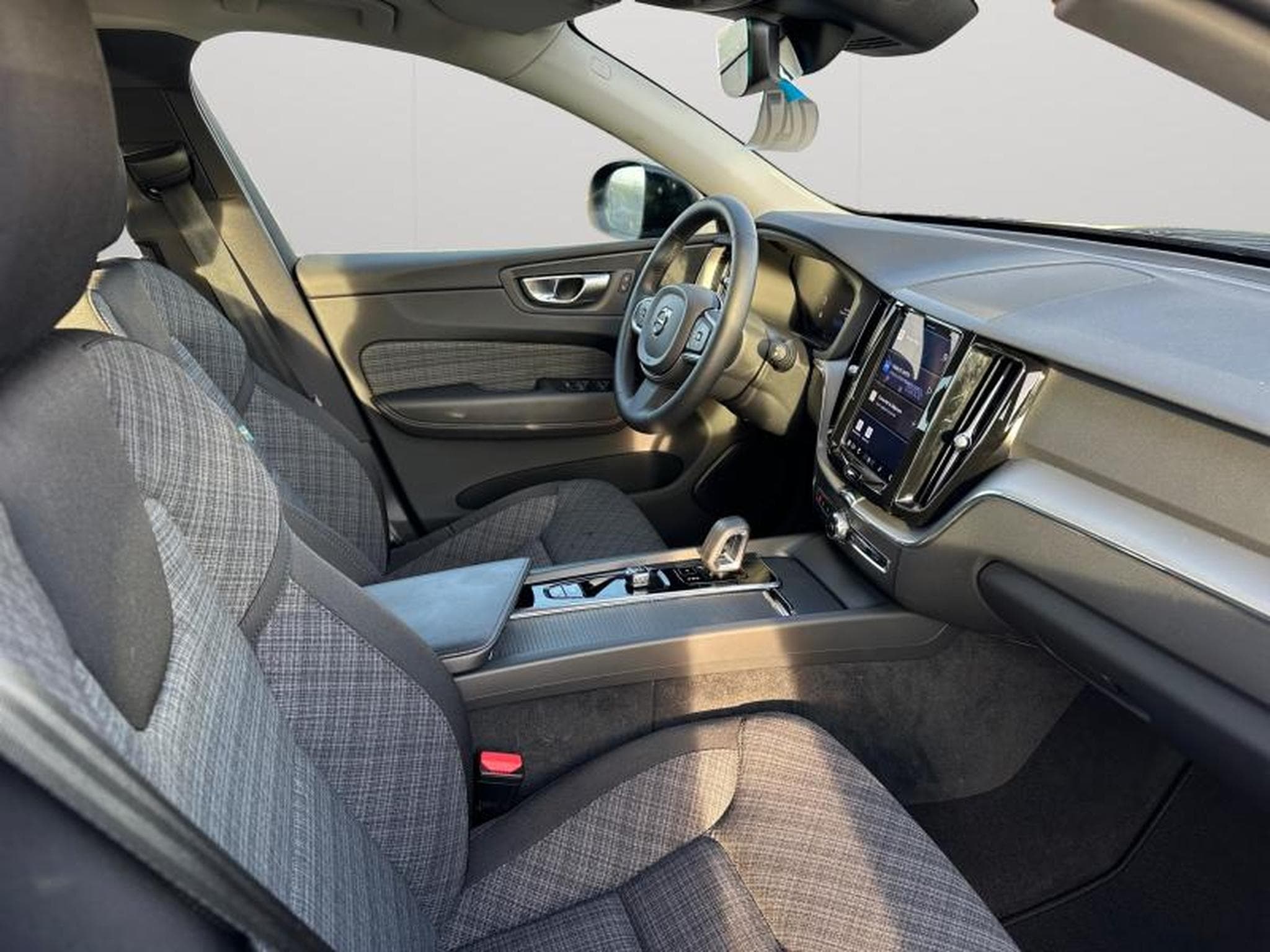 Volvo XC60 B4 Core / Diesel (2023) - Foto 18