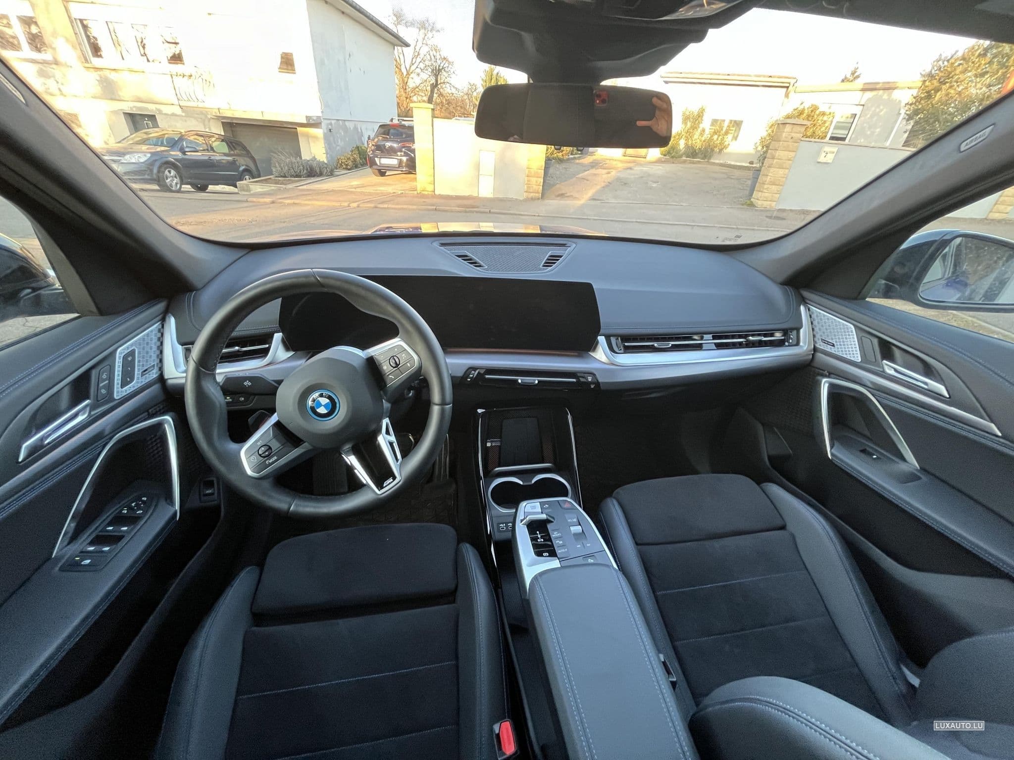 BMW iX1 Sport M (2024) - Photo 11