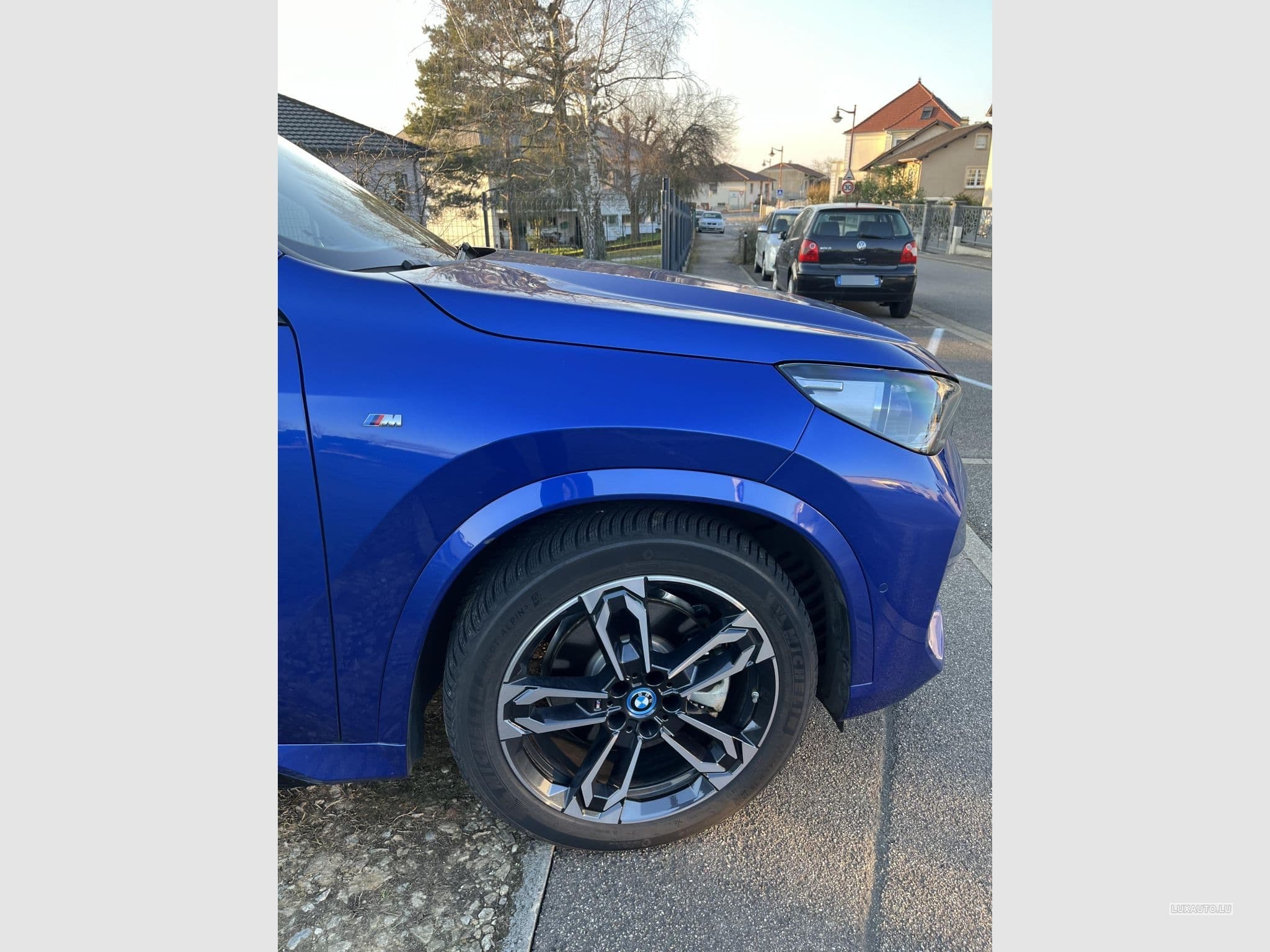 BMW iX1 Sport M (2024) - Photo 2