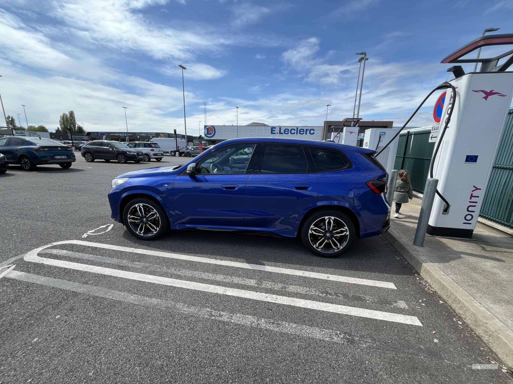 BMW iX1 Sport M (2024) - Photo 4