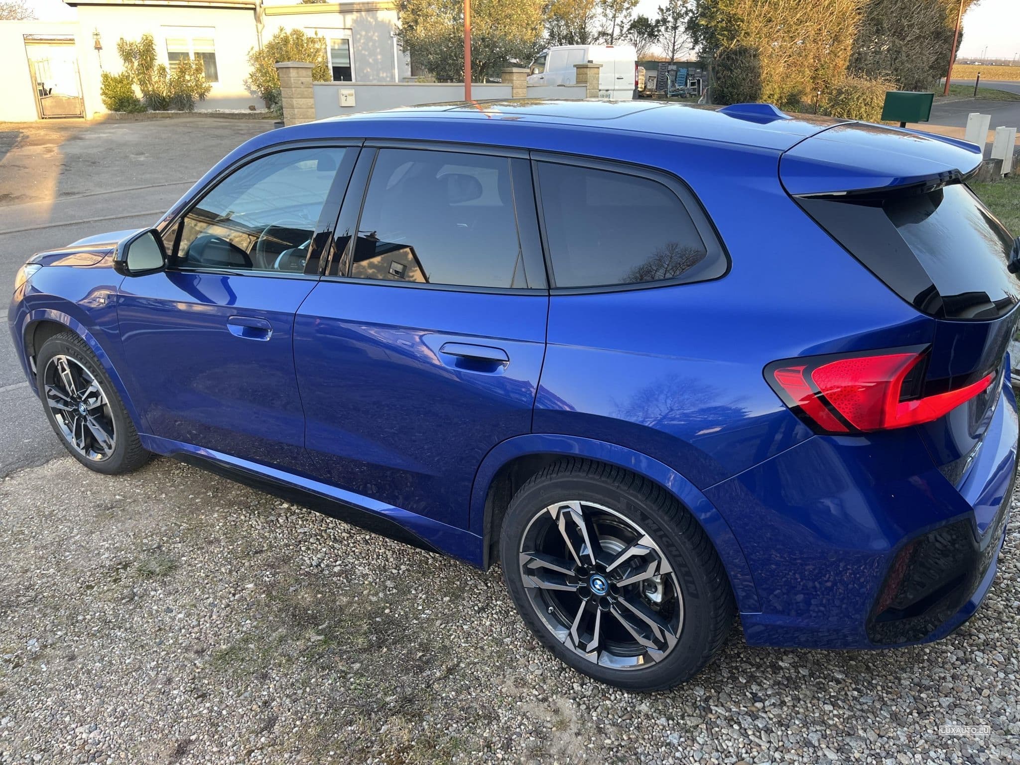 BMW iX1 Sport M (2024) - Photo 8