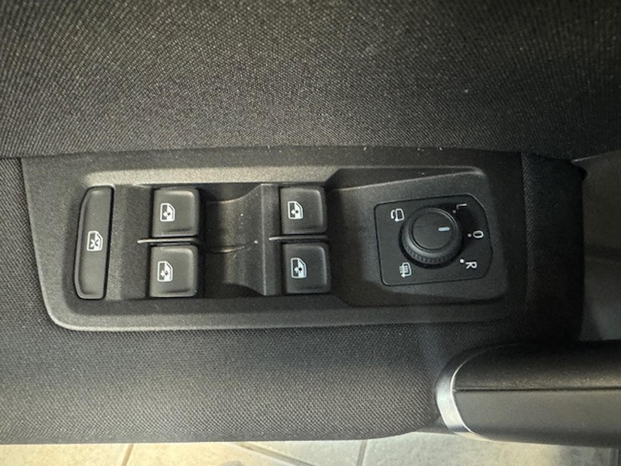 VW Touran VOLKSWAGEN TOURAN EN STOCK COMFORTLINE LED DSG ERGO SITZE SI (2024) - Photo 15