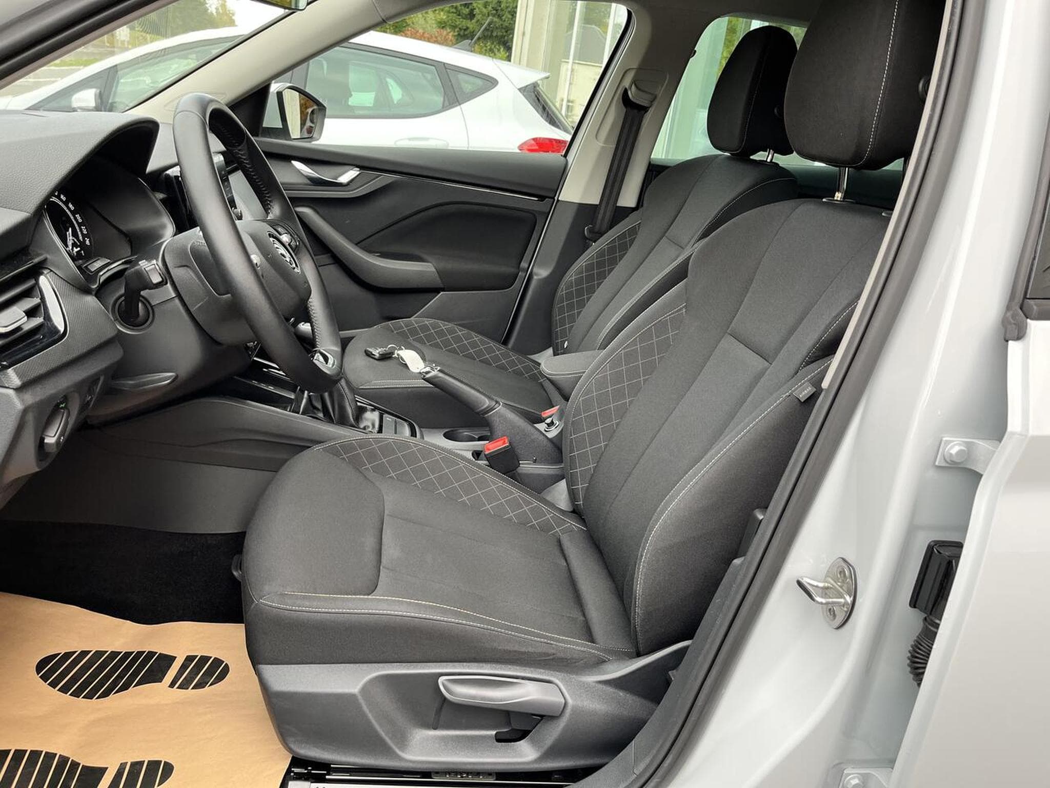 Skoda Kamiq 1.0 TSI DSG Style + camera + clim auto - sg chauffants + Gar (2024) - Photo 12