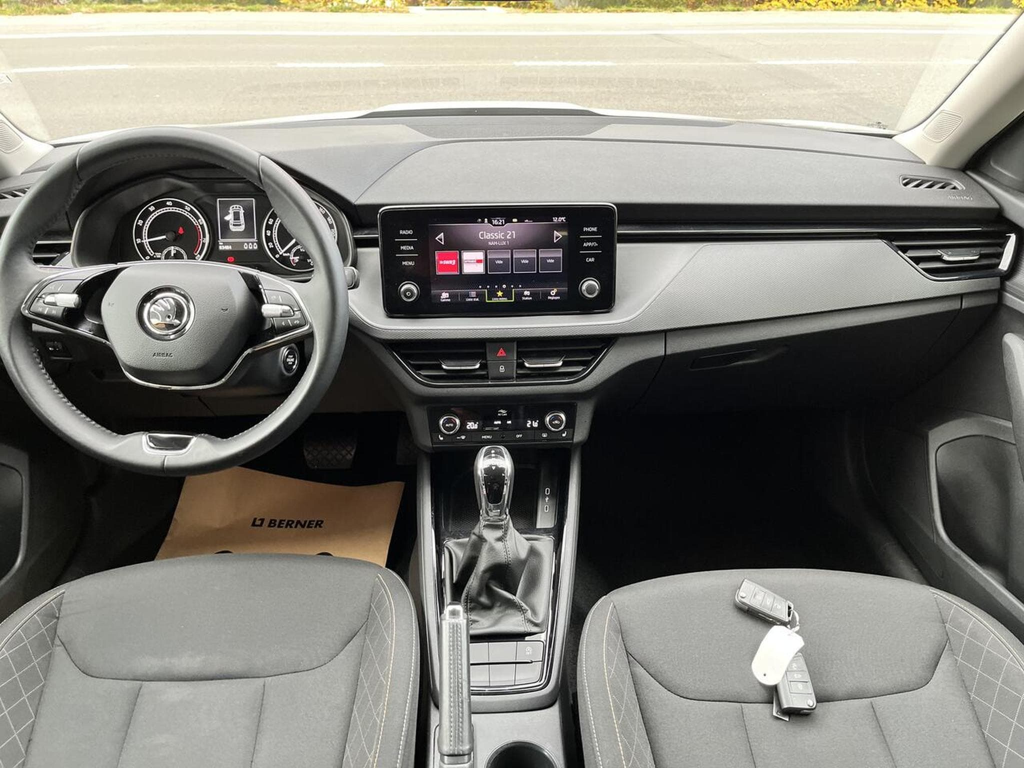 Skoda Kamiq 1.0 TSI DSG Style + camera + clim auto - sg chauffants + Gar (2024) - Photo 13