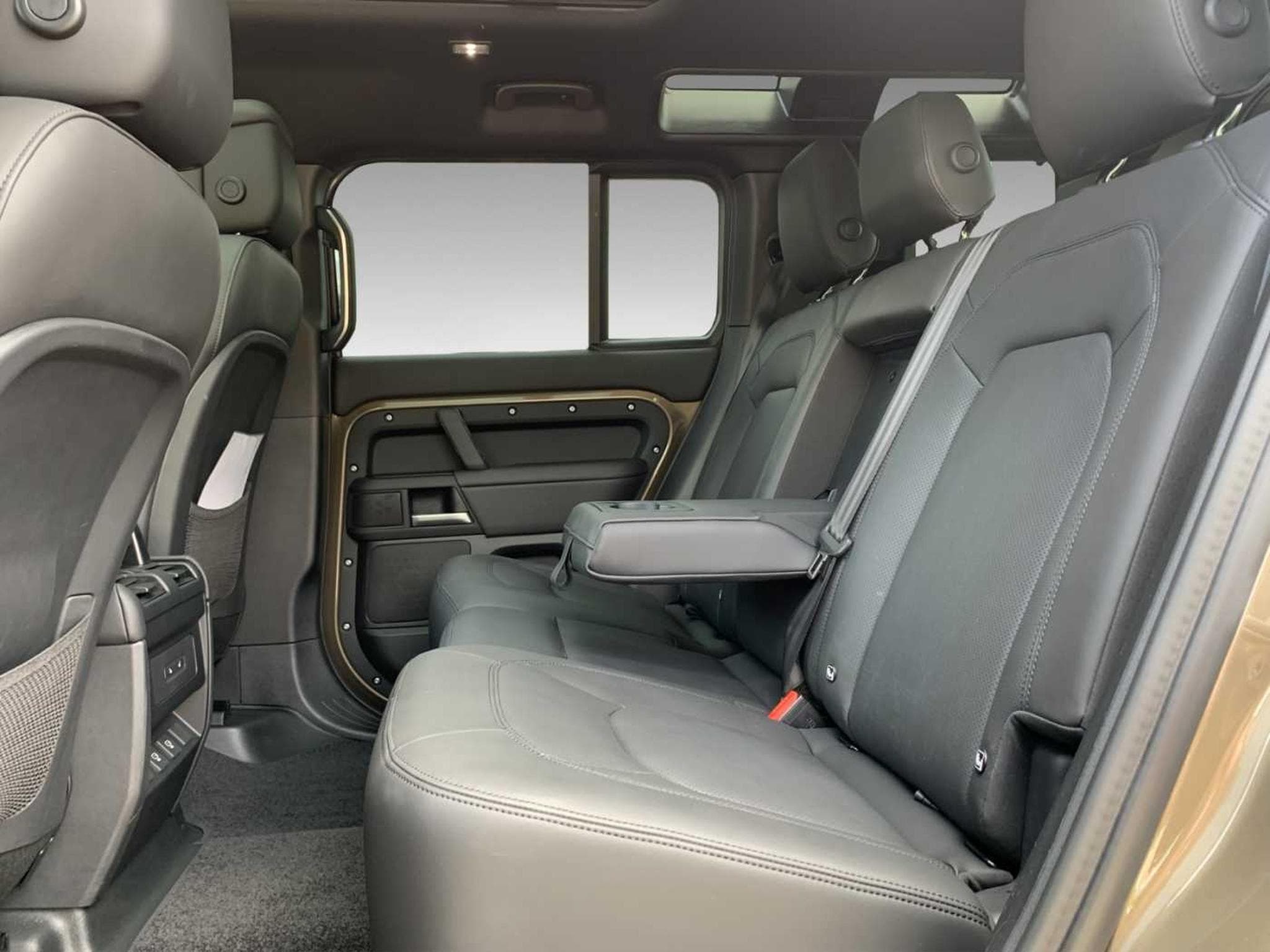 Land-Rover Defender D300 110 X-Dynamic HSE +22 ZOLL +MATT +AHK +BLACK PACK (2025) - Photo 8