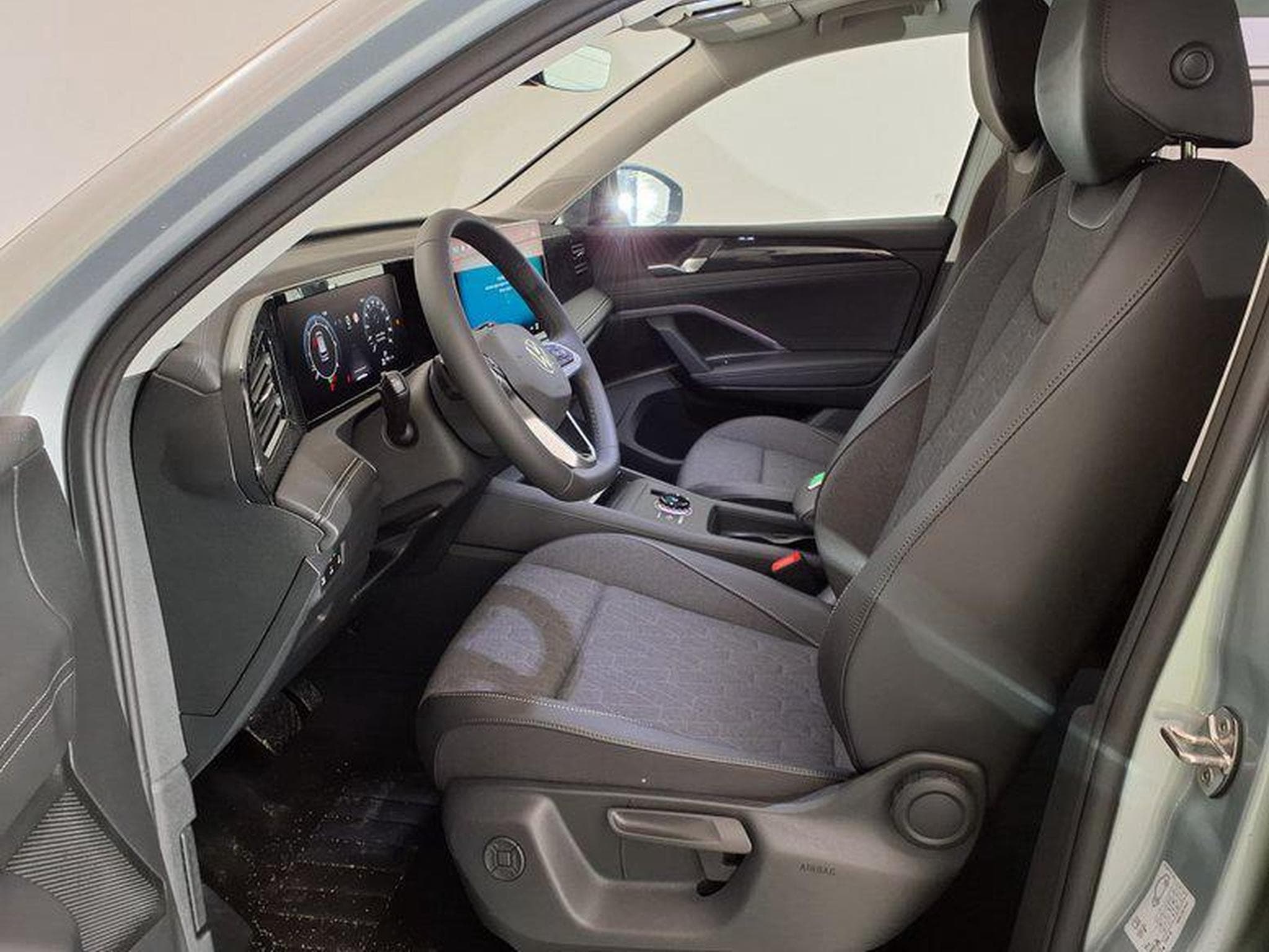 VW Tiguan Life Plus 2.0 TDI 7-Gang-DSG (2025) - Photo 9