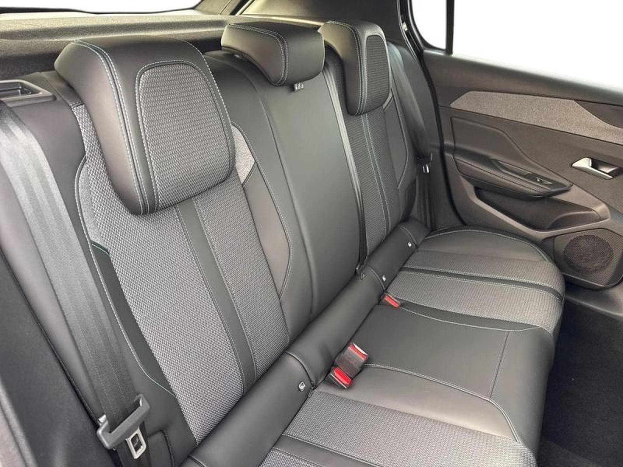 PEUGEOT 308 1.5 BlueHDi 130ch S&S Allure EAT8 (2025) - Photo 5