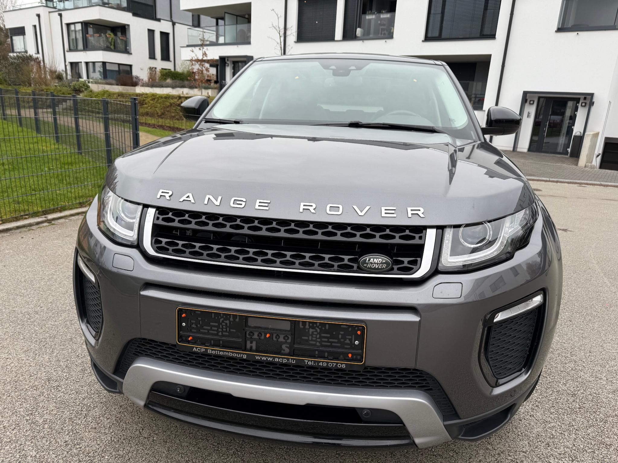 Land-Rover Range Rover Evoque 2.0 TD4 SE DYNAMIC AWD 180 PS AUTO. (2016) - Photo 2