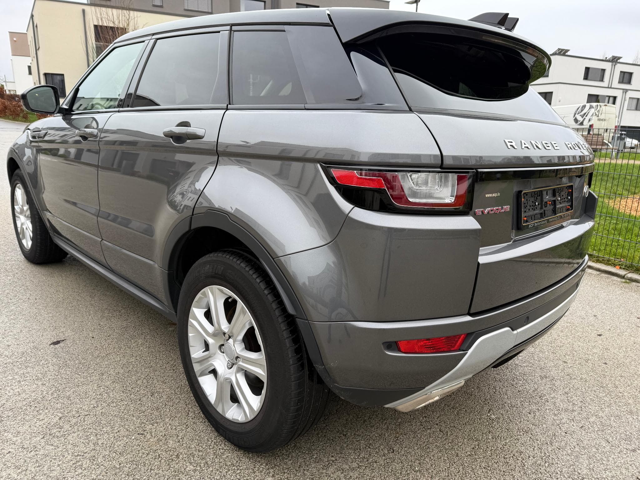 Land-Rover Range Rover Evoque 2.0 TD4 SE DYNAMIC AWD 180 PS AUTO. (2016) - Photo 3