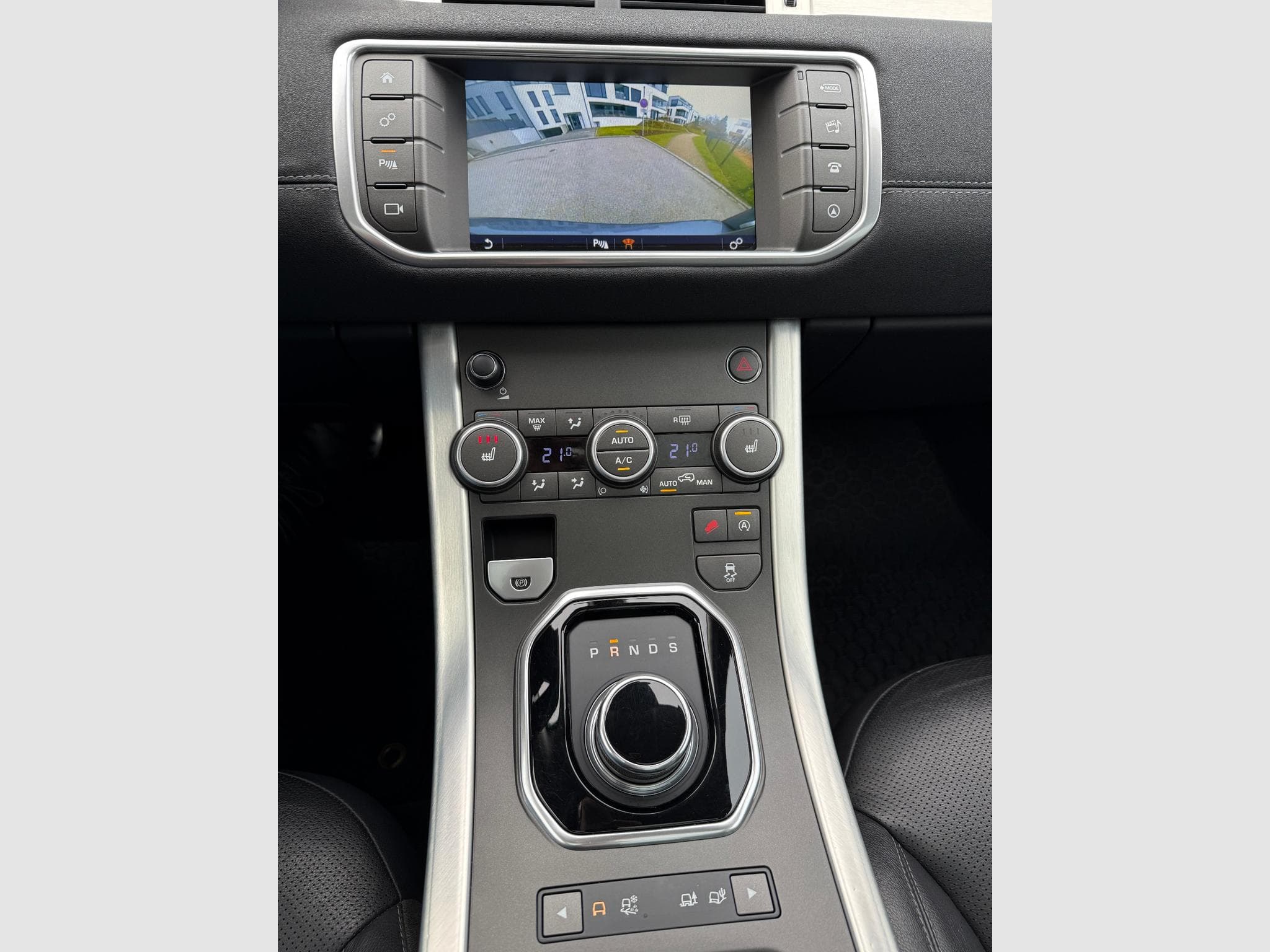 Land-Rover Range Rover Evoque 2.0 TD4 SE DYNAMIC AWD 180 PS AUTO. (2016) - Photo 7