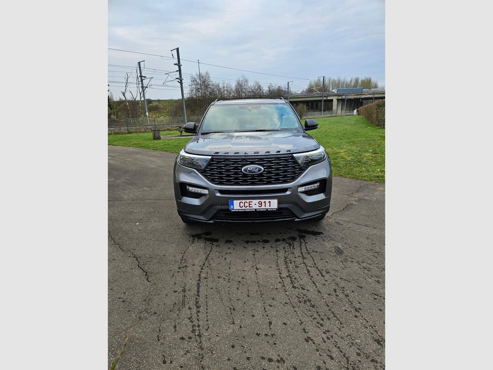 Ford Explorer 3000v6 essence hybride (2024) - Foto 1