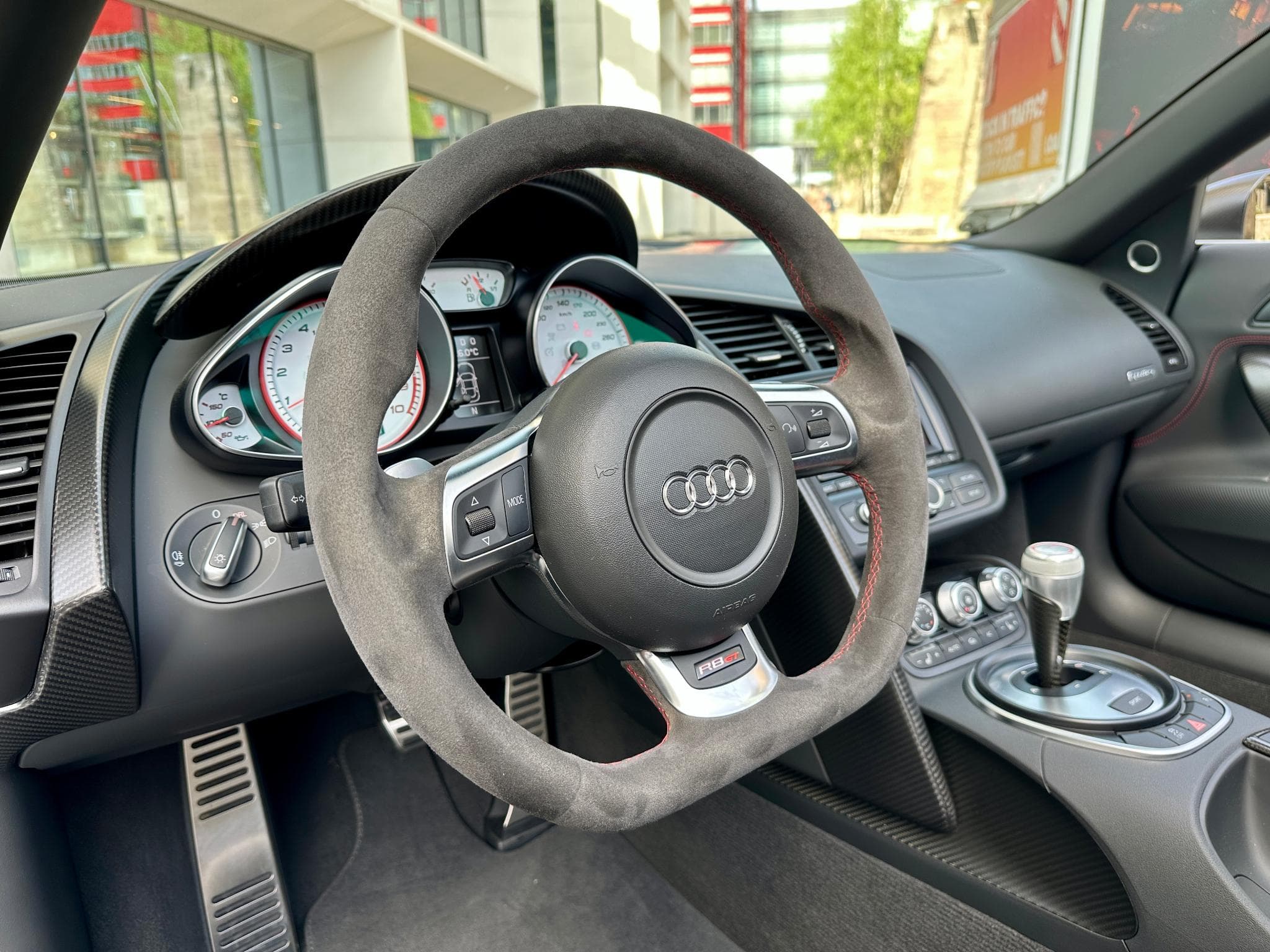 Audi R8 GT Spyder 5.2 V10 560ch 227/333 (2013) - Photo 14