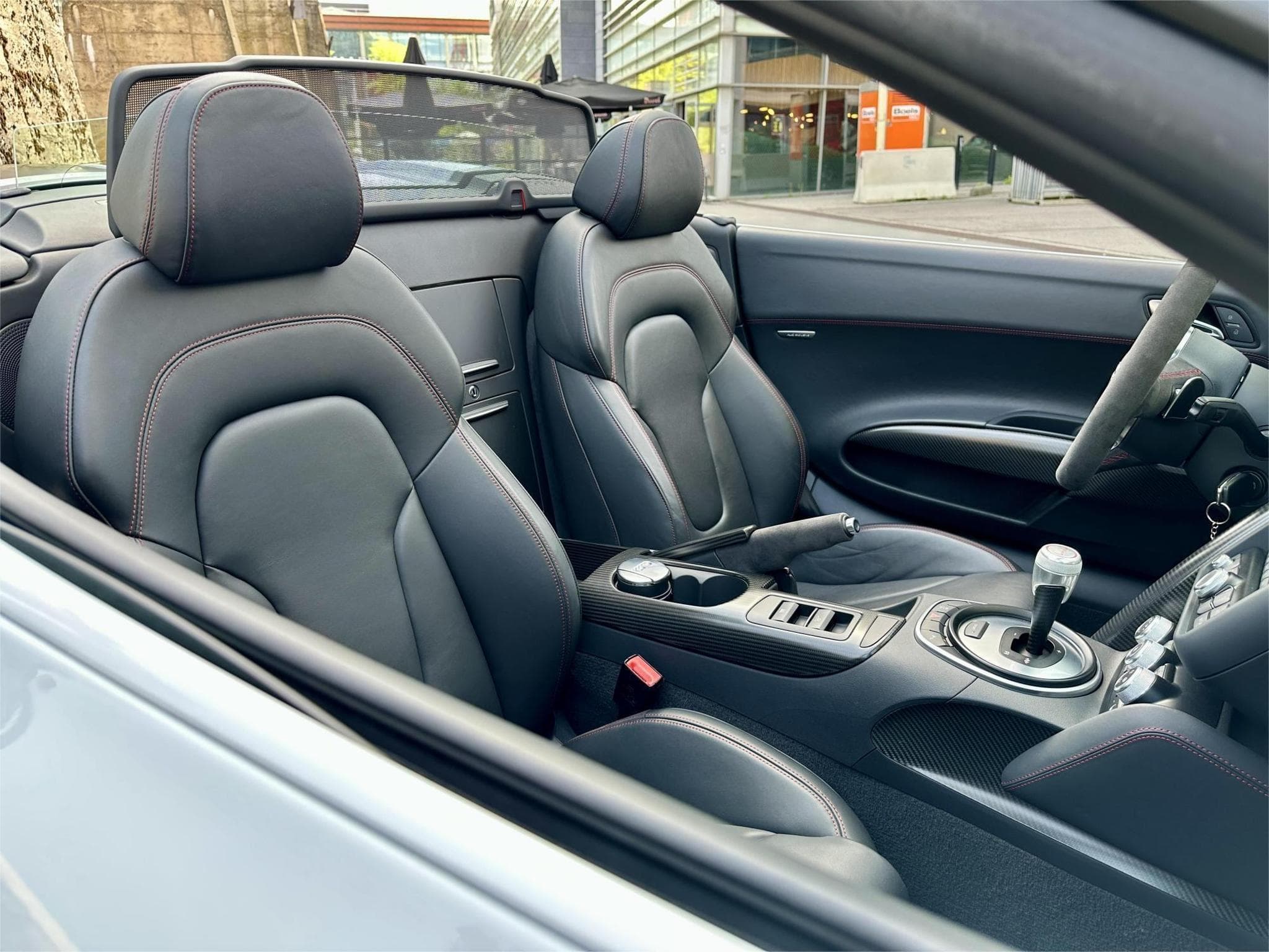 Audi R8 GT Spyder 5.2 V10 560ch 227/333 (2013) - Photo 19