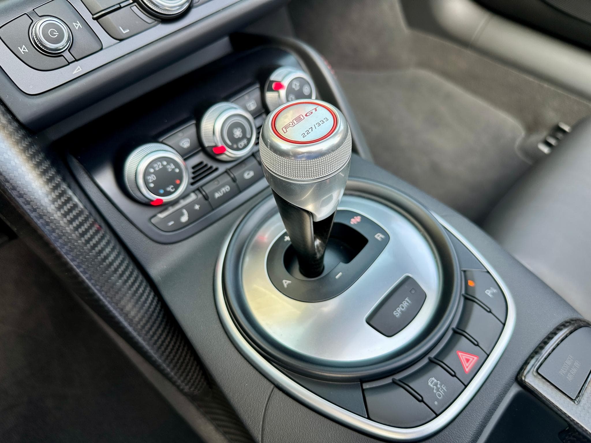 Audi R8 GT Spyder 5.2 V10 560ch 227/333 (2013) - Photo 18