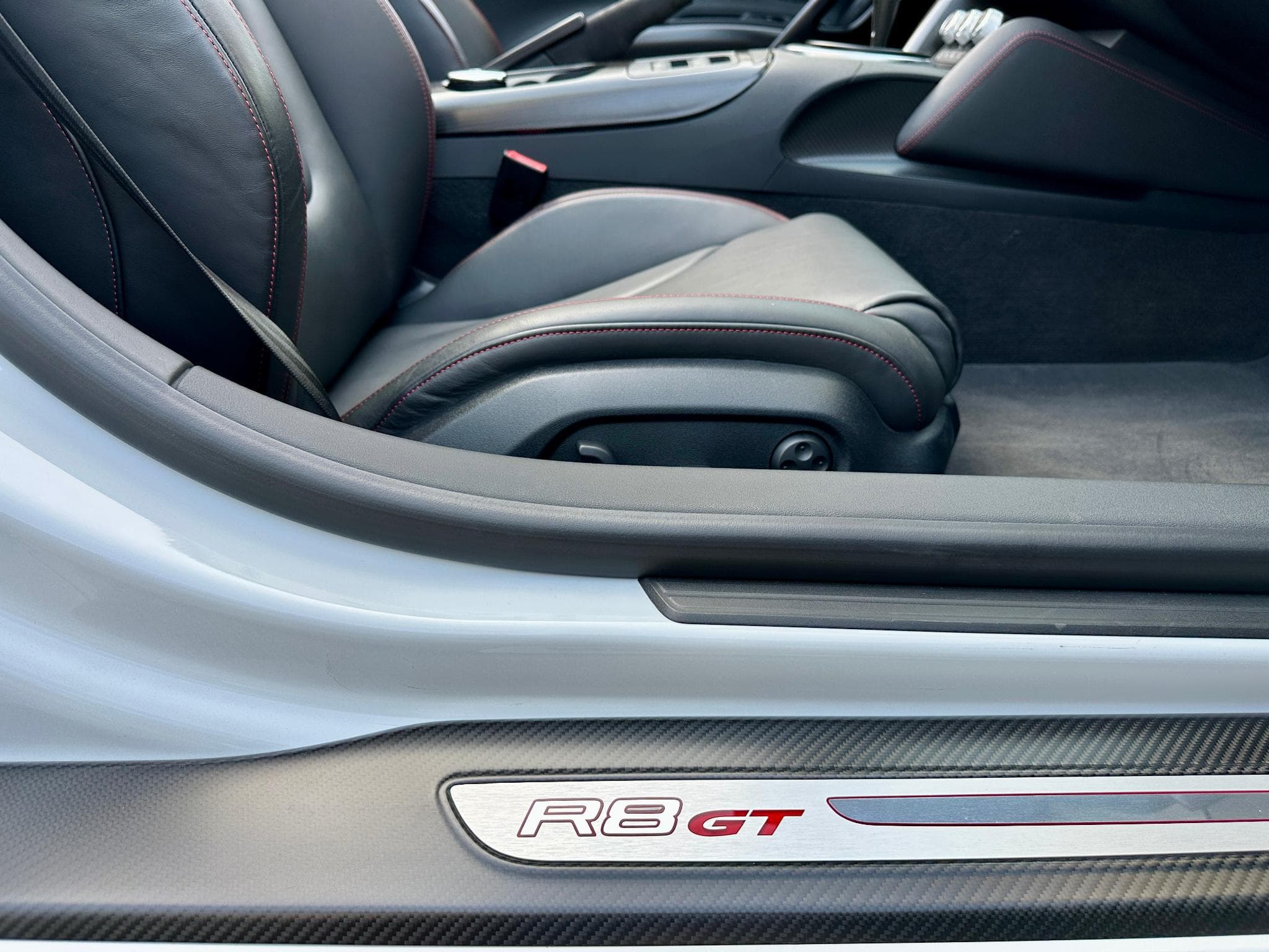 Audi R8 GT Spyder 5.2 V10 560ch 227/333 (2013) - Photo 23