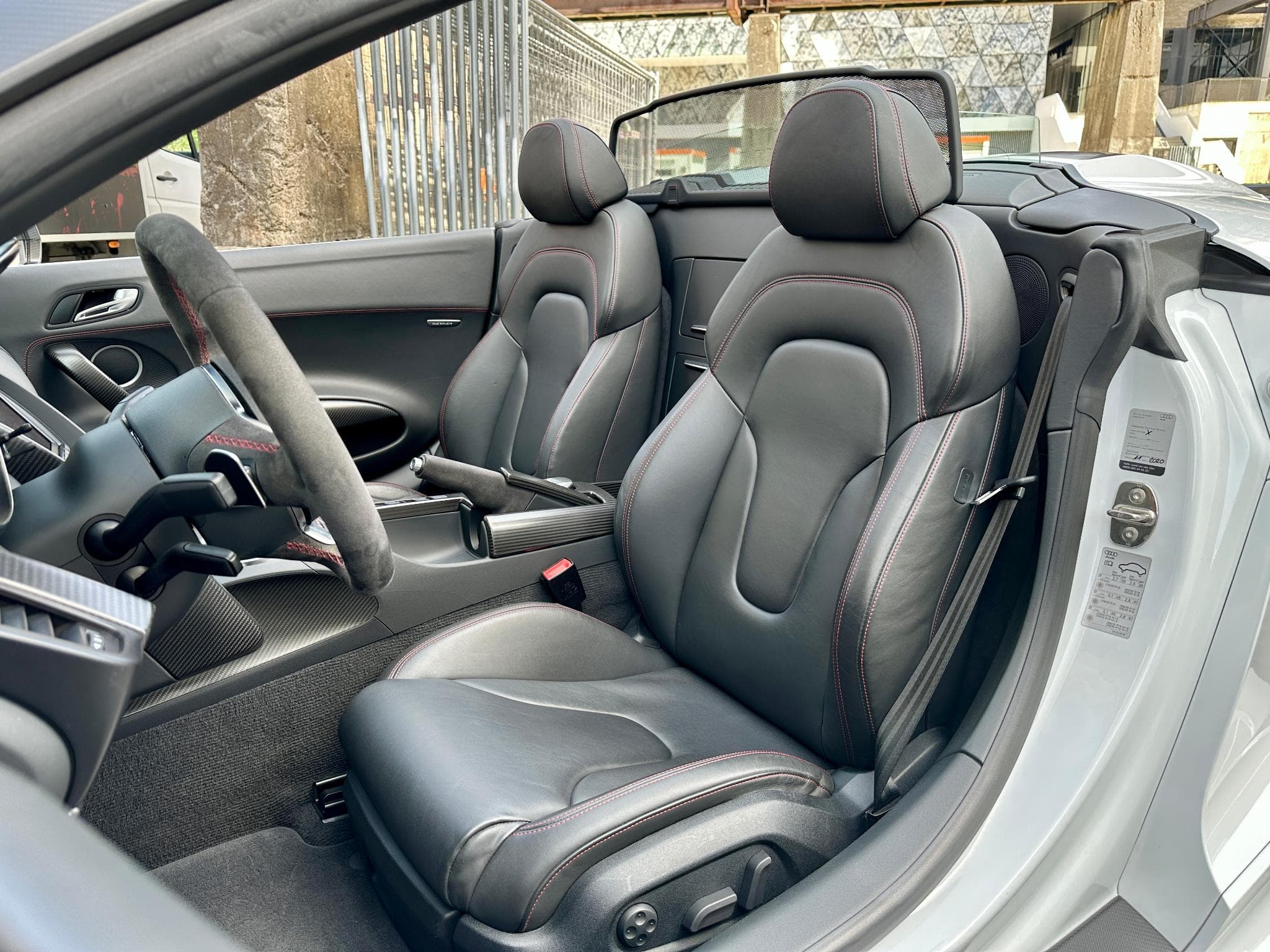 Audi R8 GT Spyder 5.2 V10 560ch 227/333 (2013) - Photo 11