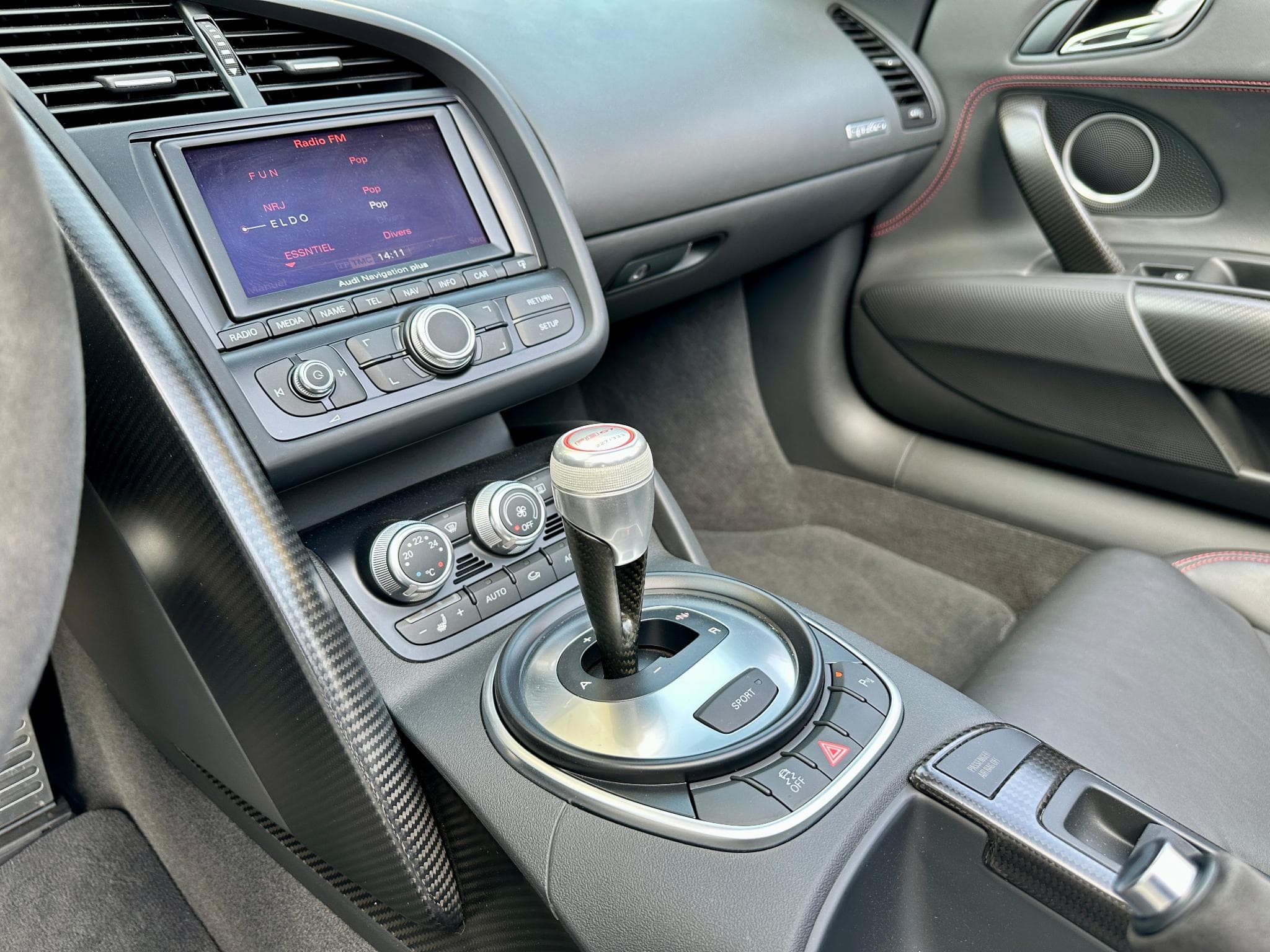 Audi R8 GT Spyder 5.2 V10 560ch 227/333 (2013) - Photo 15