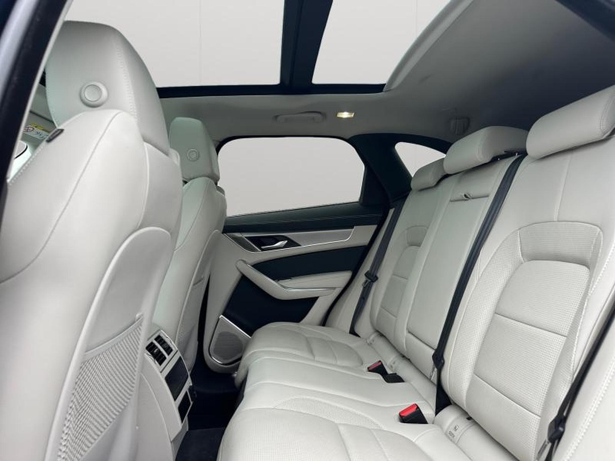 Jaguar F-Pace P400e AWD / Hybride (2022) - Foto 11