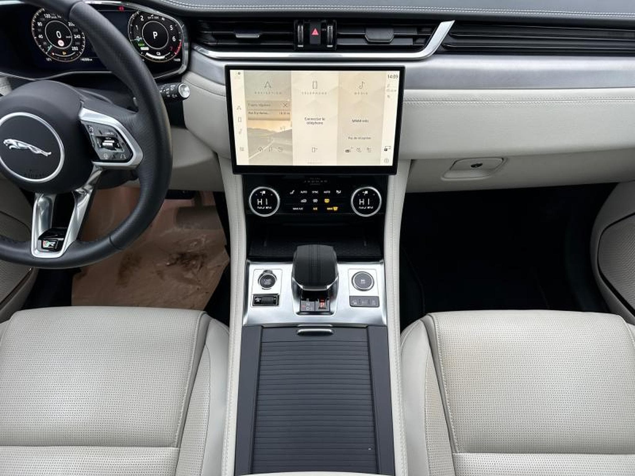 Jaguar F-Pace P400e AWD / Hybride (2022) - Foto 13