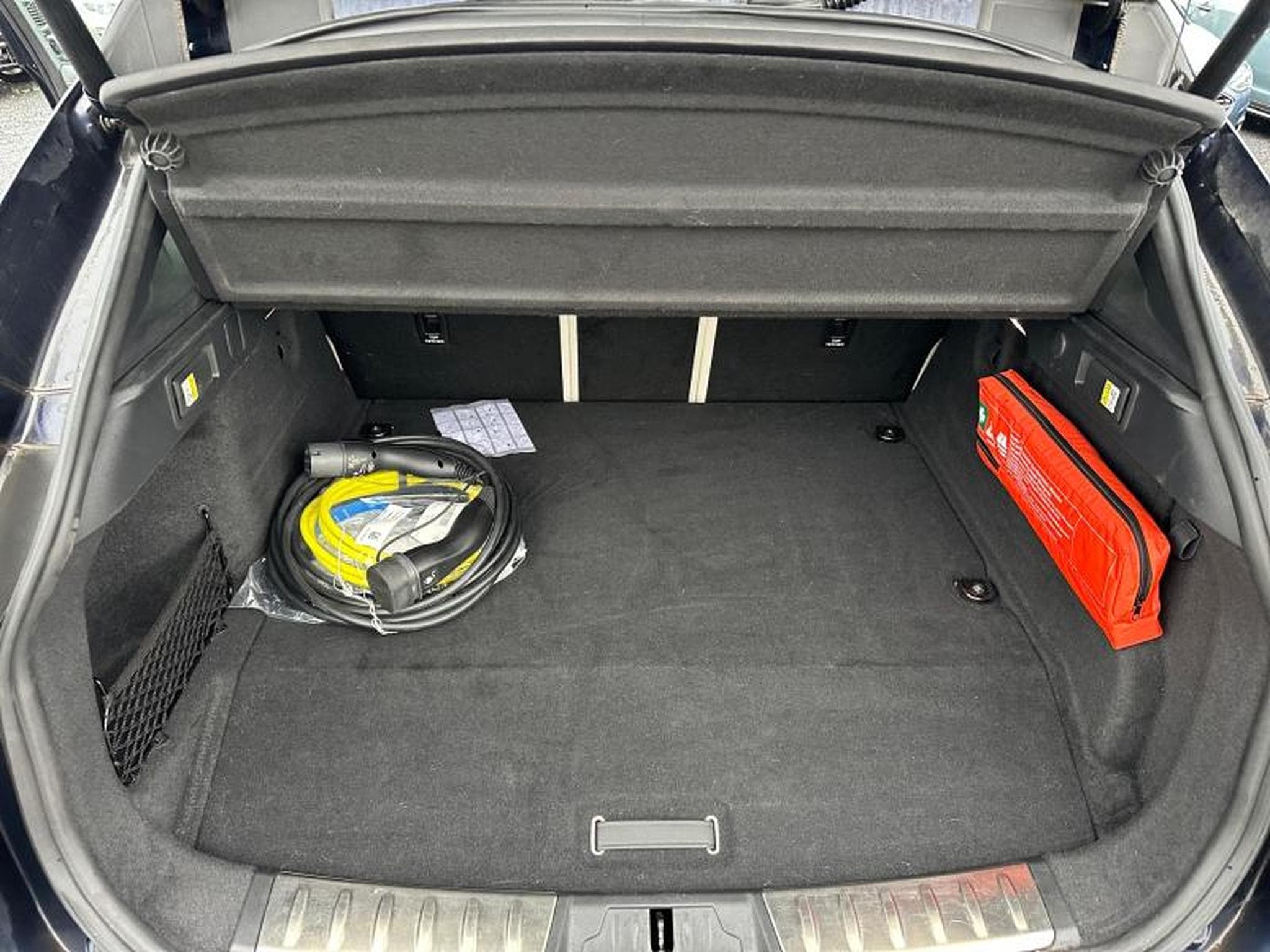 Jaguar F-Pace P400e AWD / Hybride (2022) - Foto 18