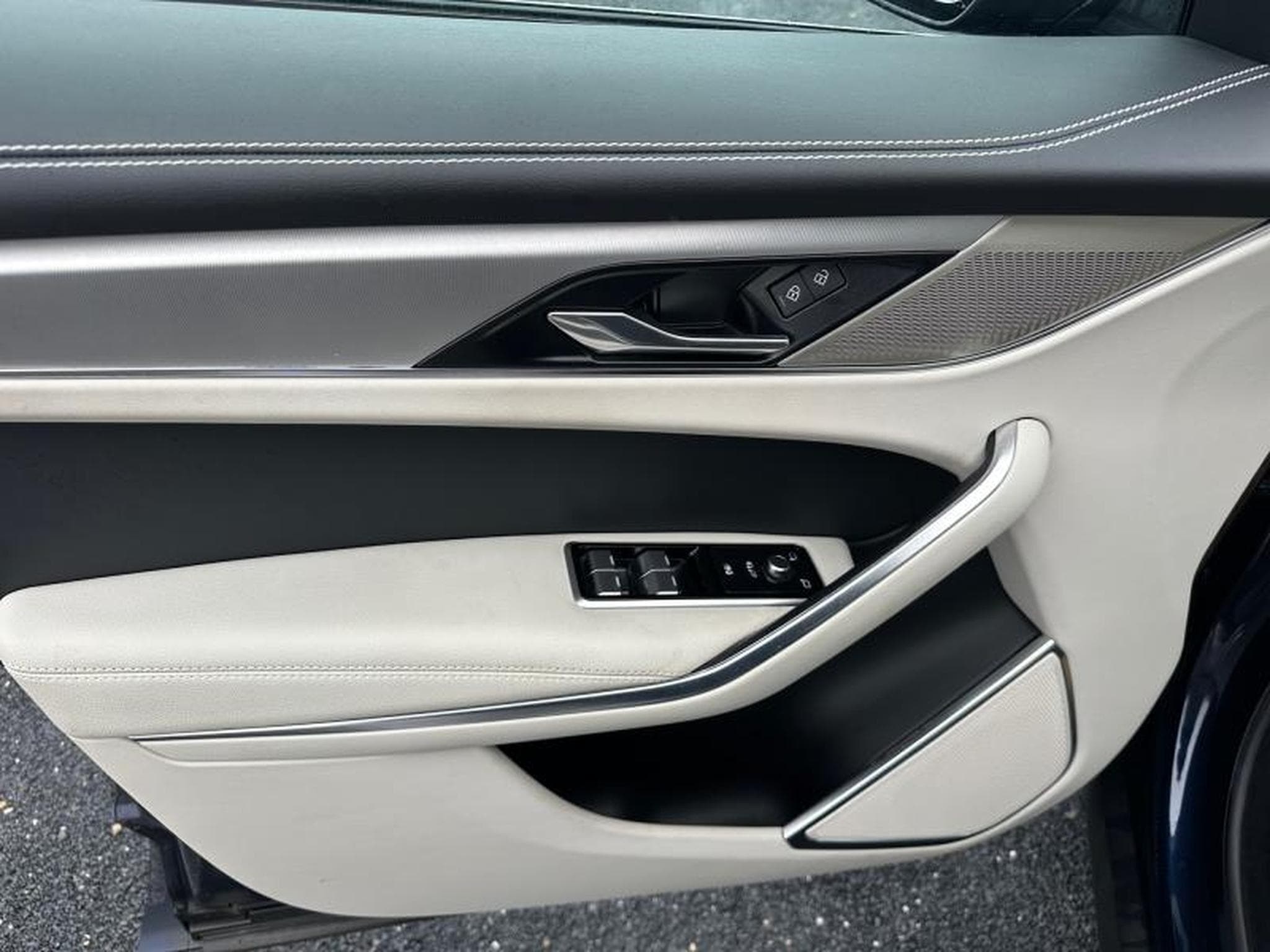 Jaguar F-Pace P400e AWD / Hybride (2022) - Foto 20