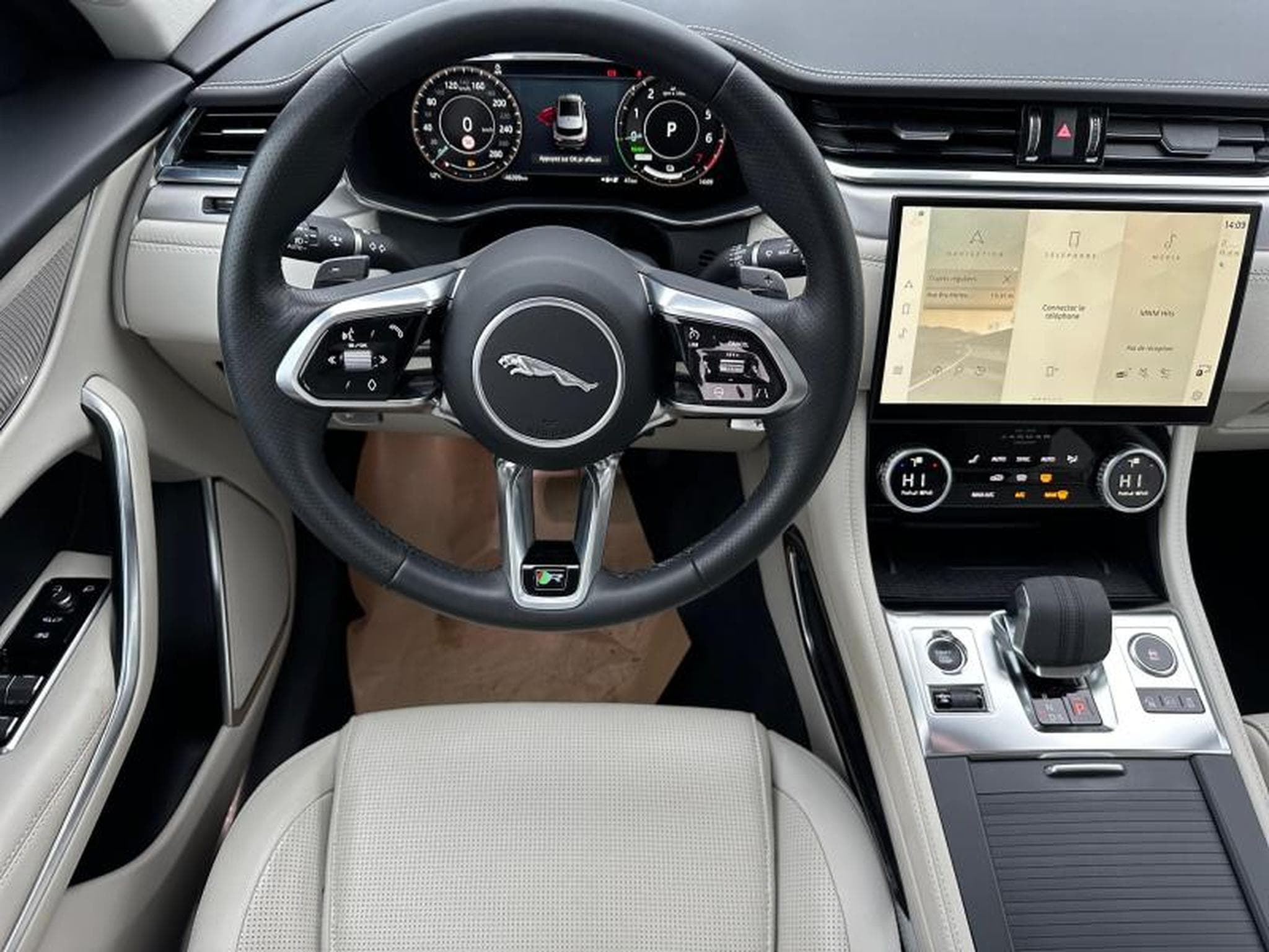 Jaguar F-Pace P400e AWD / Hybride (2022) - Foto 34