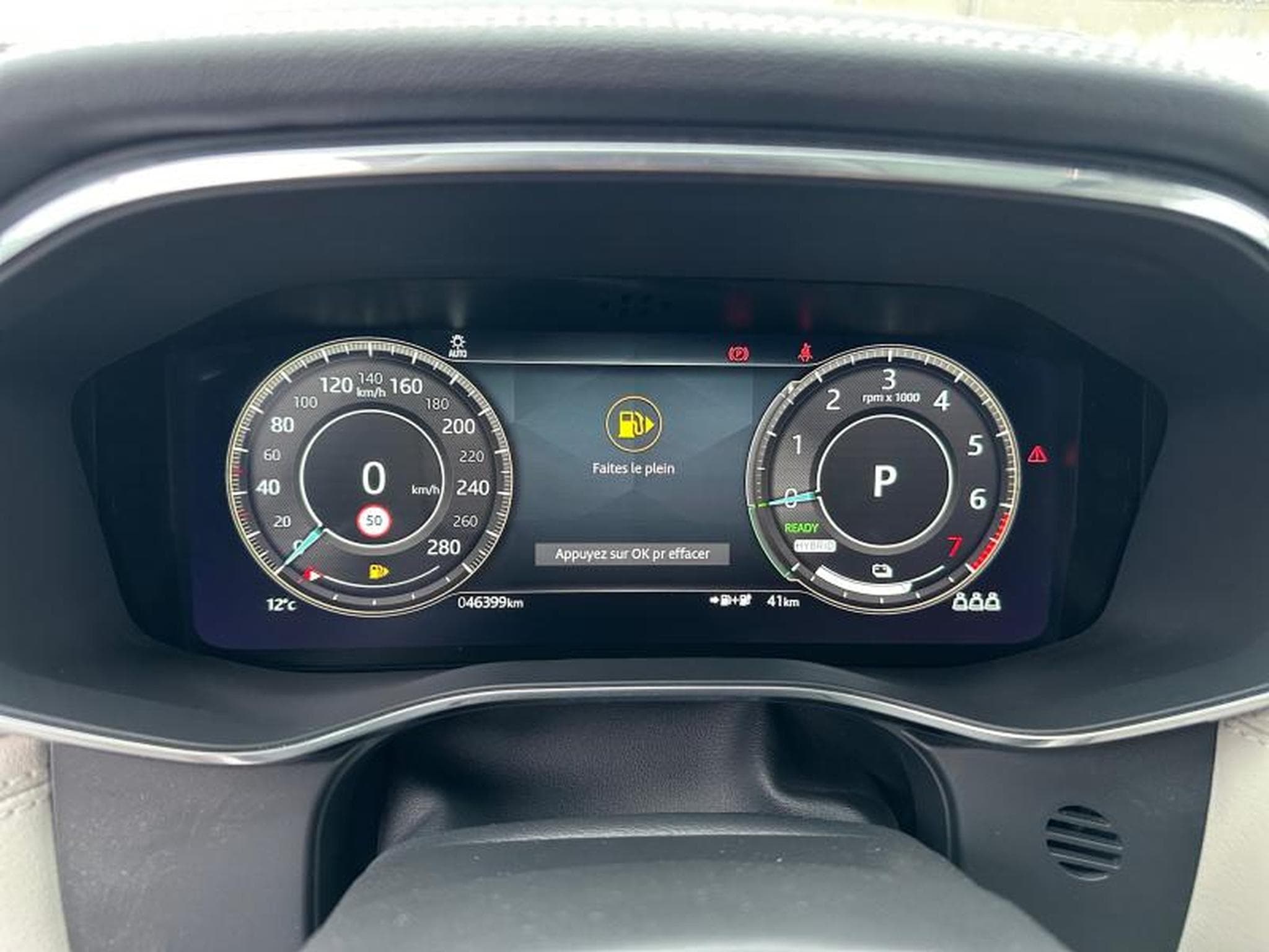 Jaguar F-Pace P400e AWD / Hybride (2022) - Foto 37