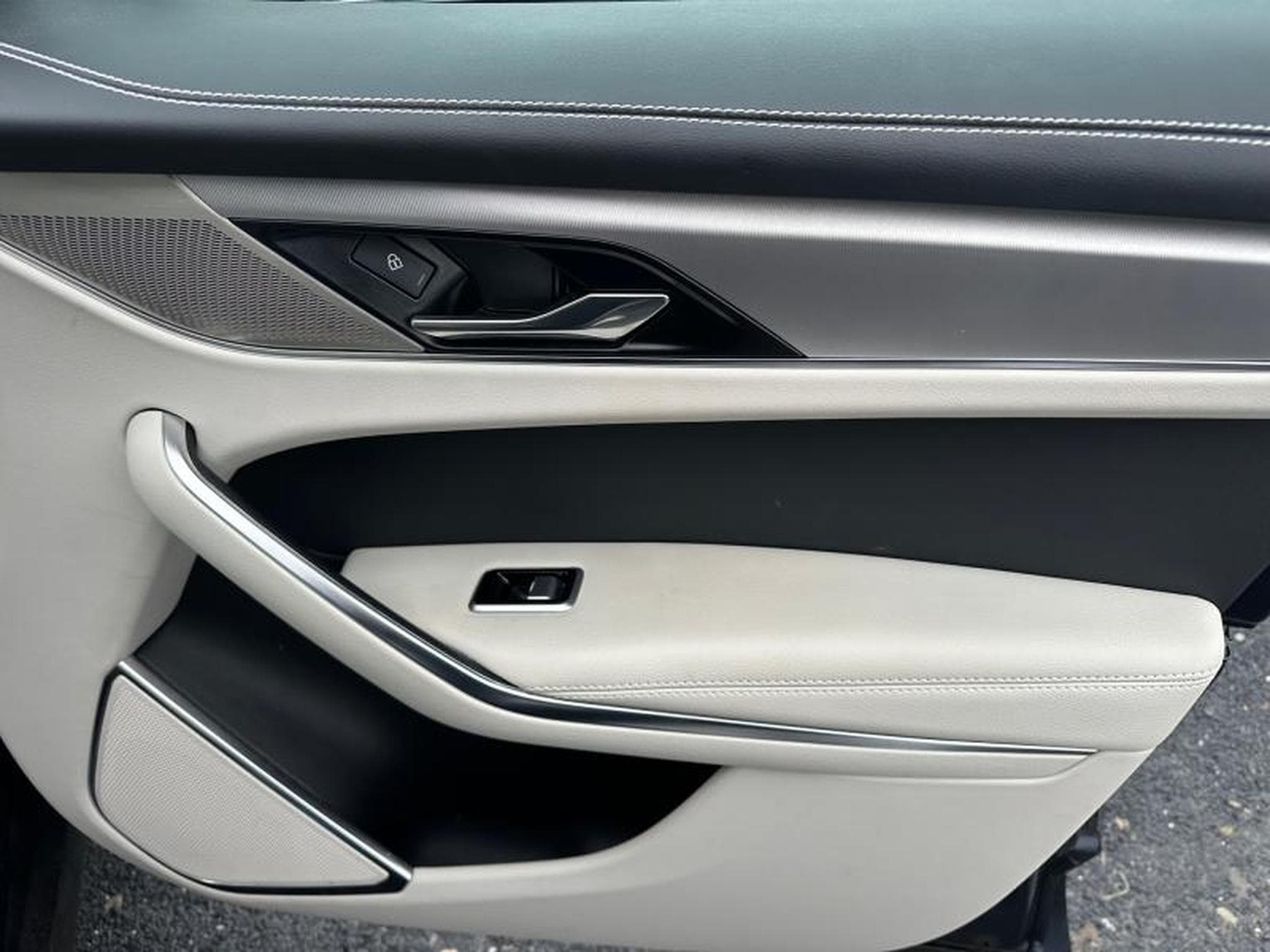 Jaguar F-Pace P400e AWD / Hybride (2022) - Foto 39