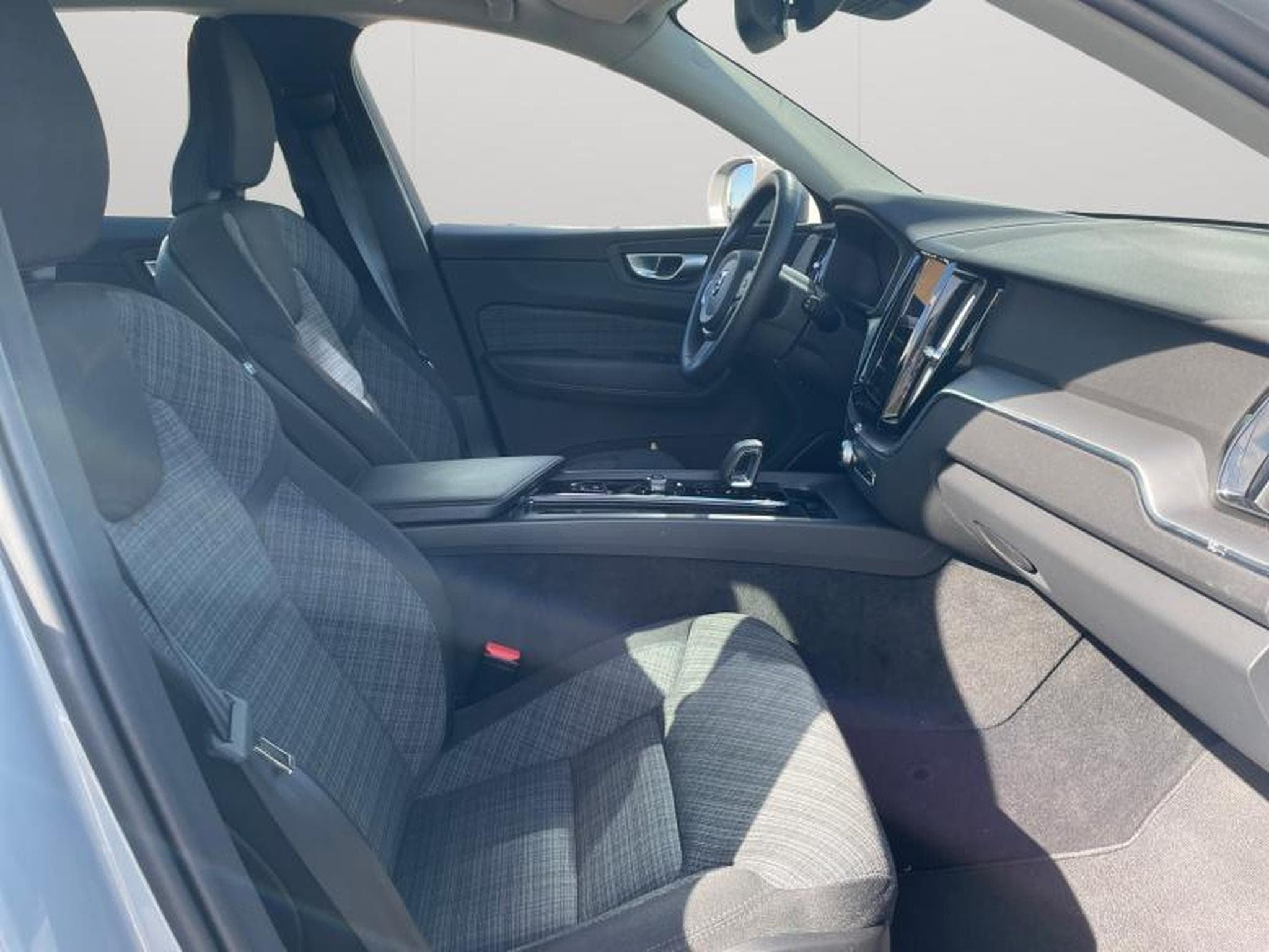 Volvo XC60 B4 Core / Diesel (2023) - Foto 15