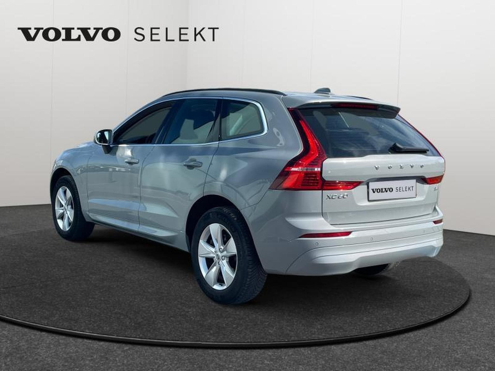 Volvo XC60 B4 Core / Diesel (2023) - Foto 4