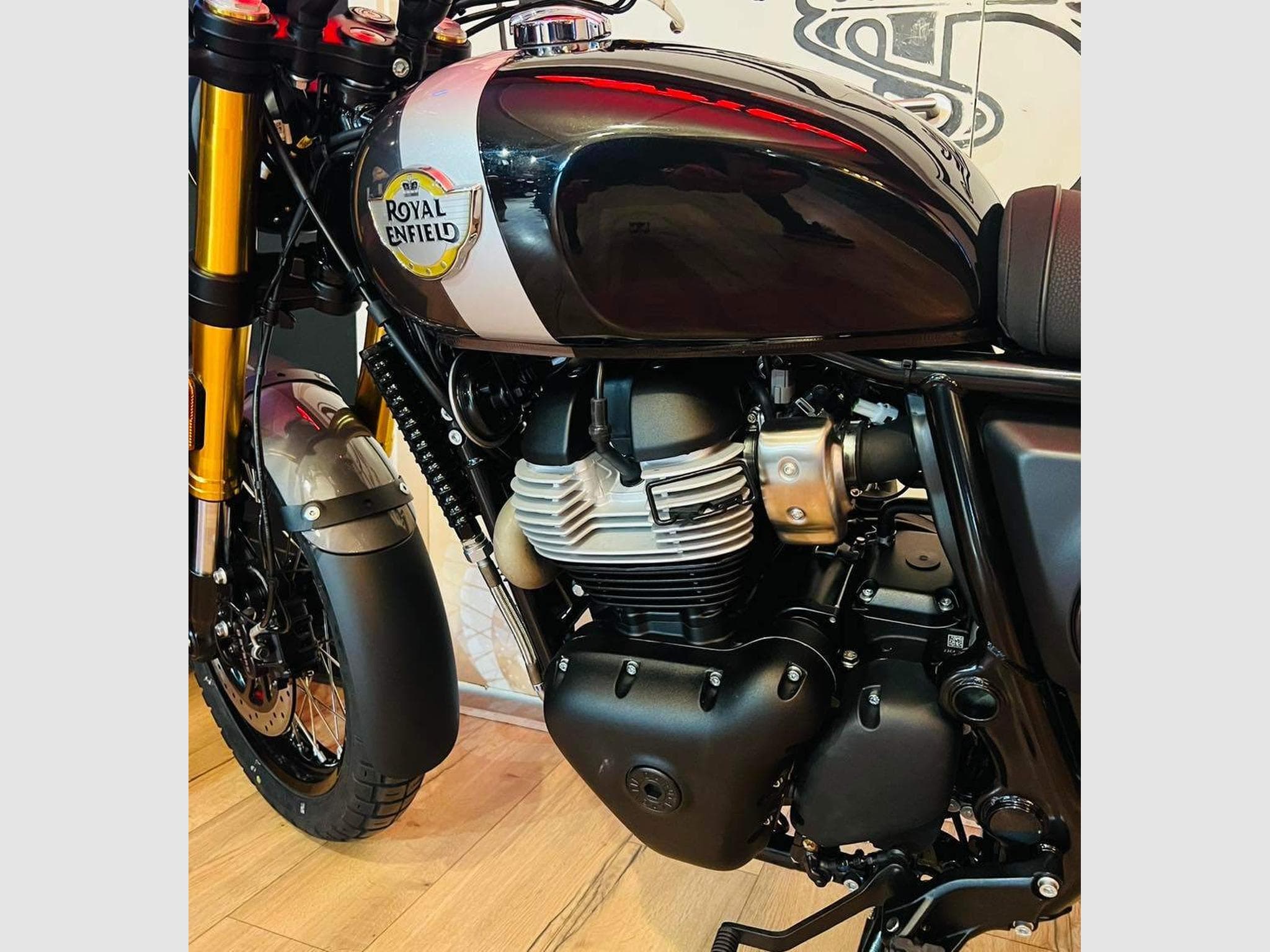 Royal Enfield Interceptor 650 BEAR (2026) - Foto 4