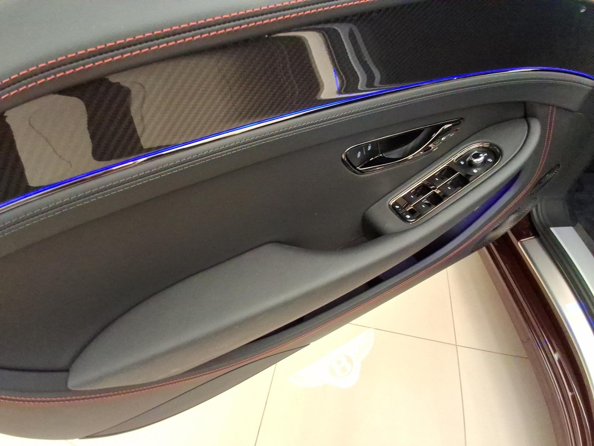 Bentley Continental GT Black Edition (2025) - Foto 9