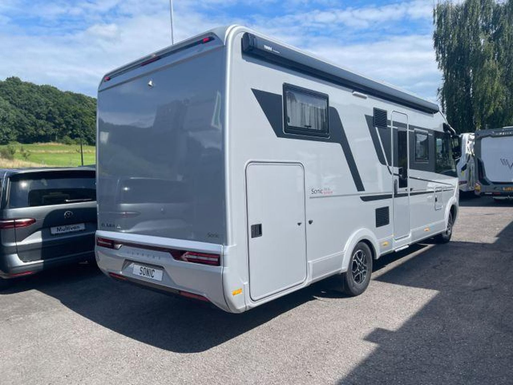 Adria Sonic Supreme 700 DL 180 PS Automatik (2025) - Photo 2