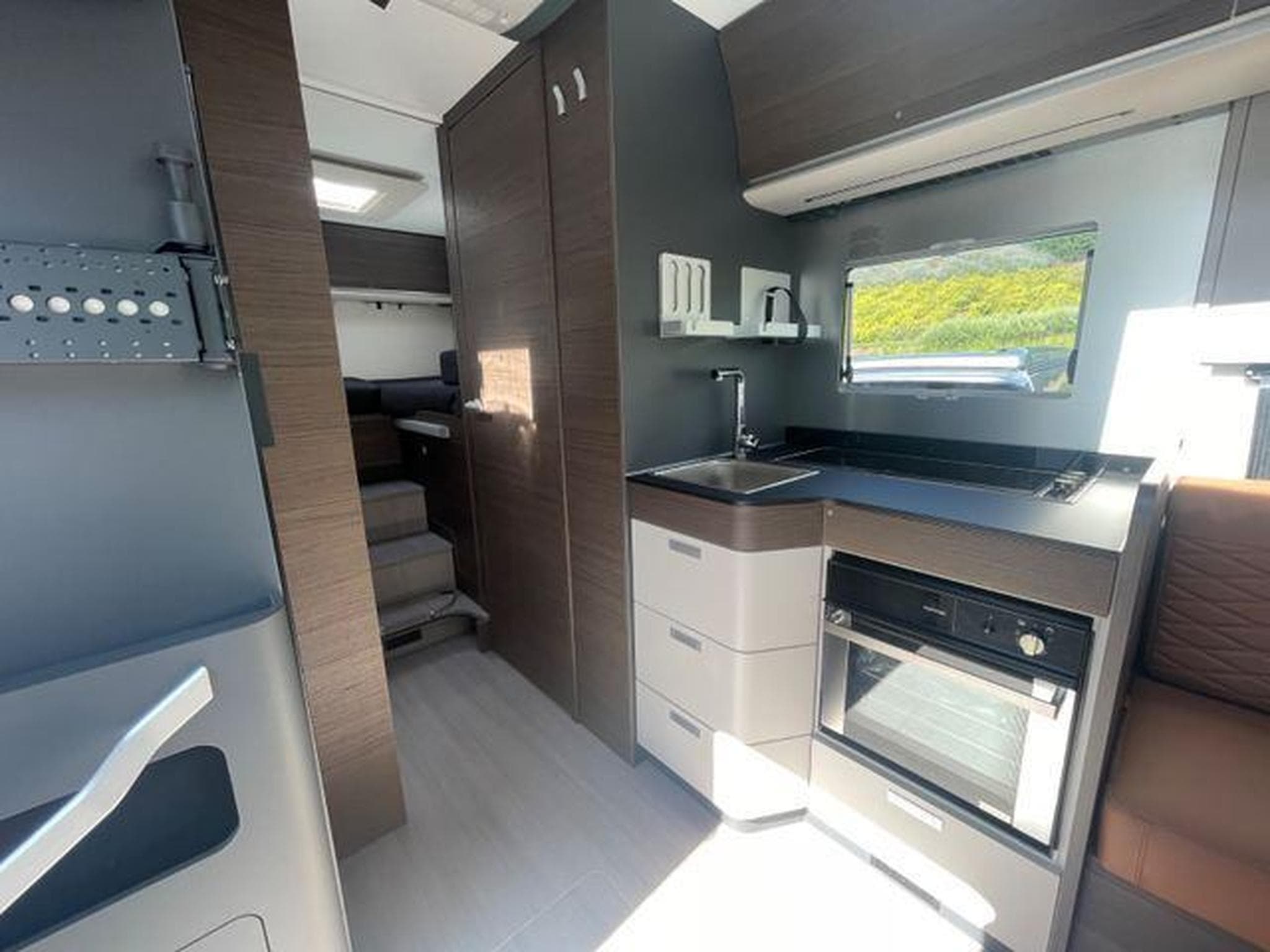 Adria Sonic Supreme 700 DL 180 PS Automatik (2025) - Photo 6