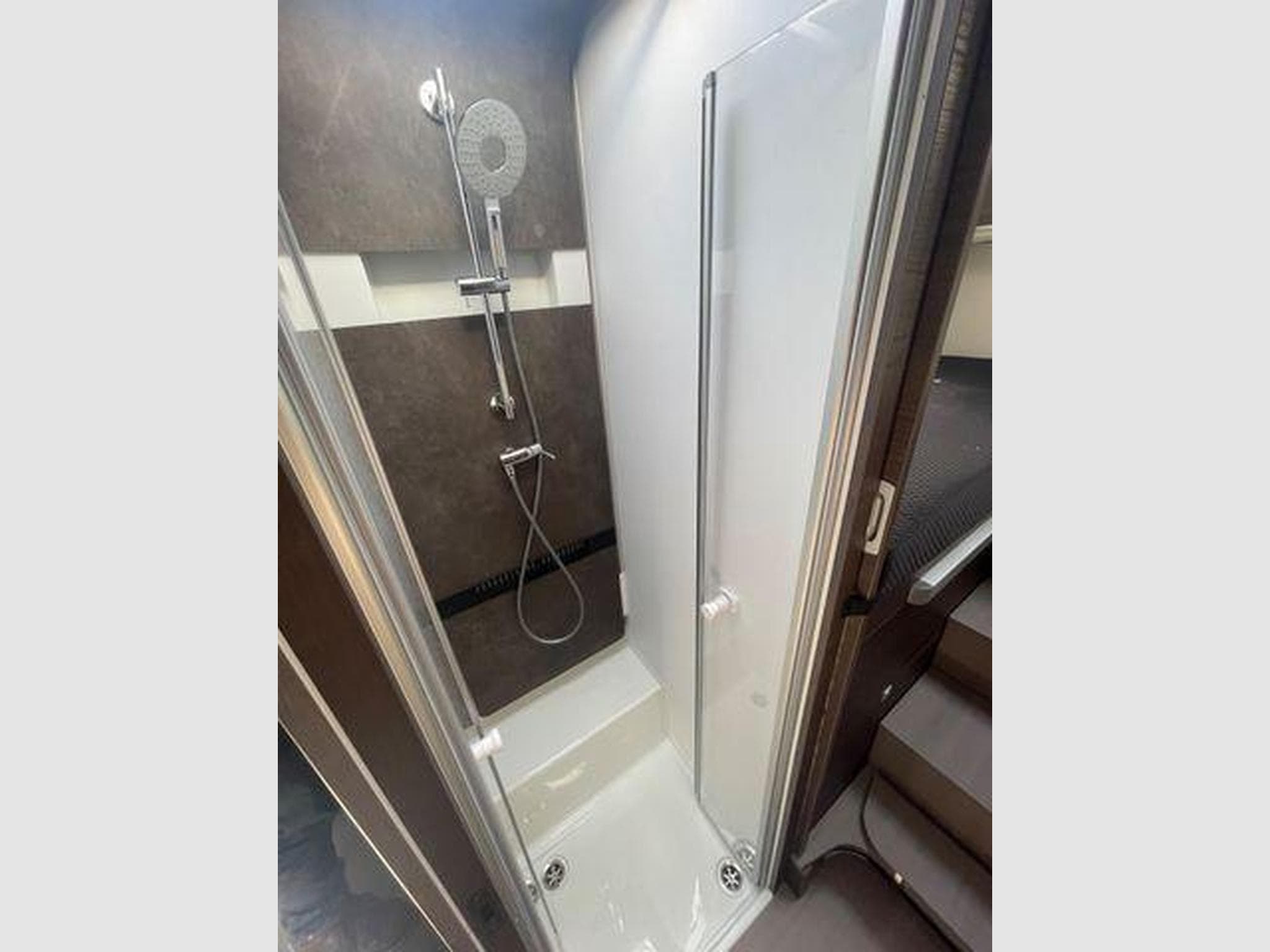 Adria Sonic Supreme 700 DL 180 PS Automatik (2025) - Photo 9