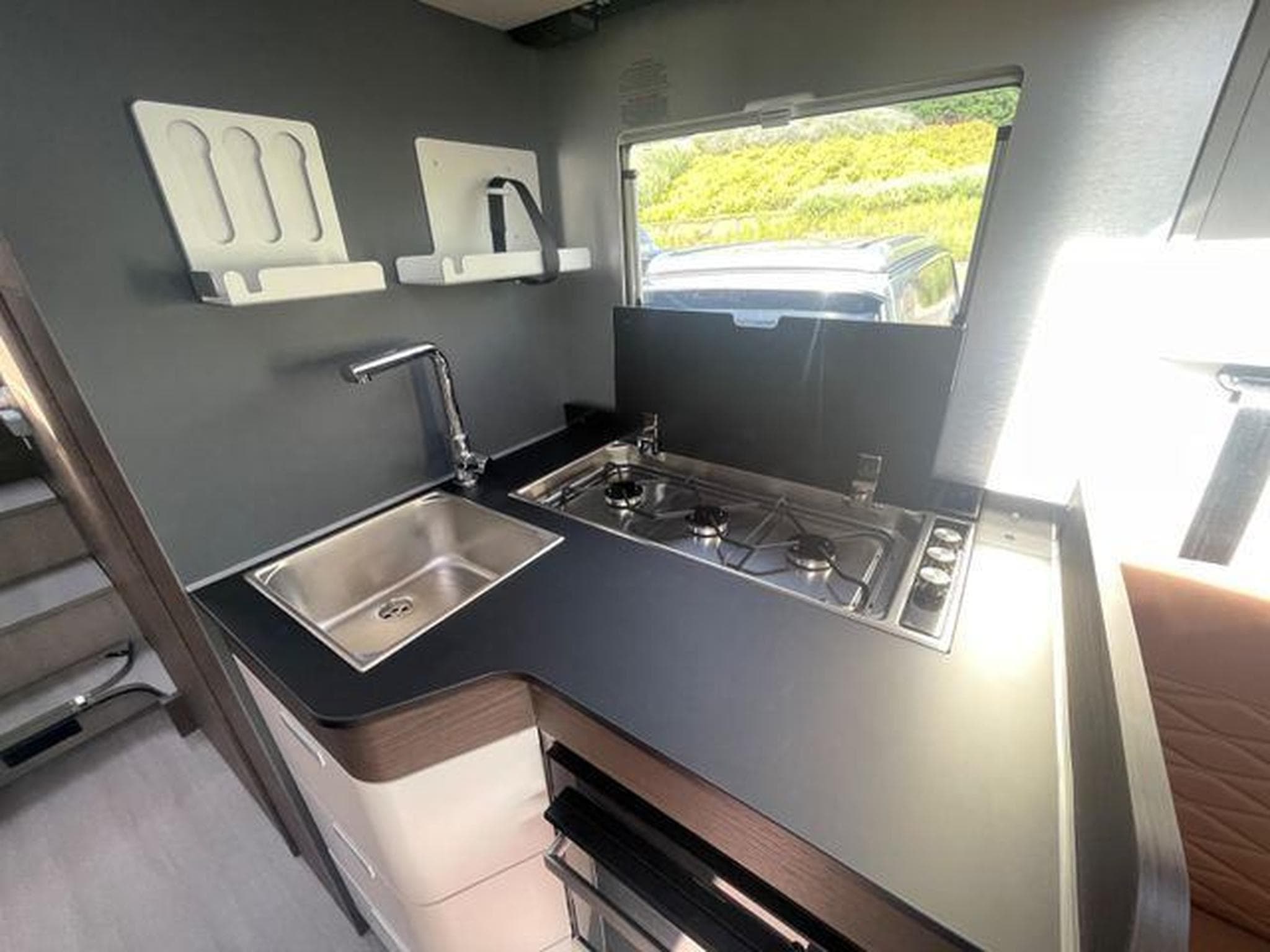 Adria Sonic Supreme 700 DL 180 PS Automatik (2025) - Photo 10