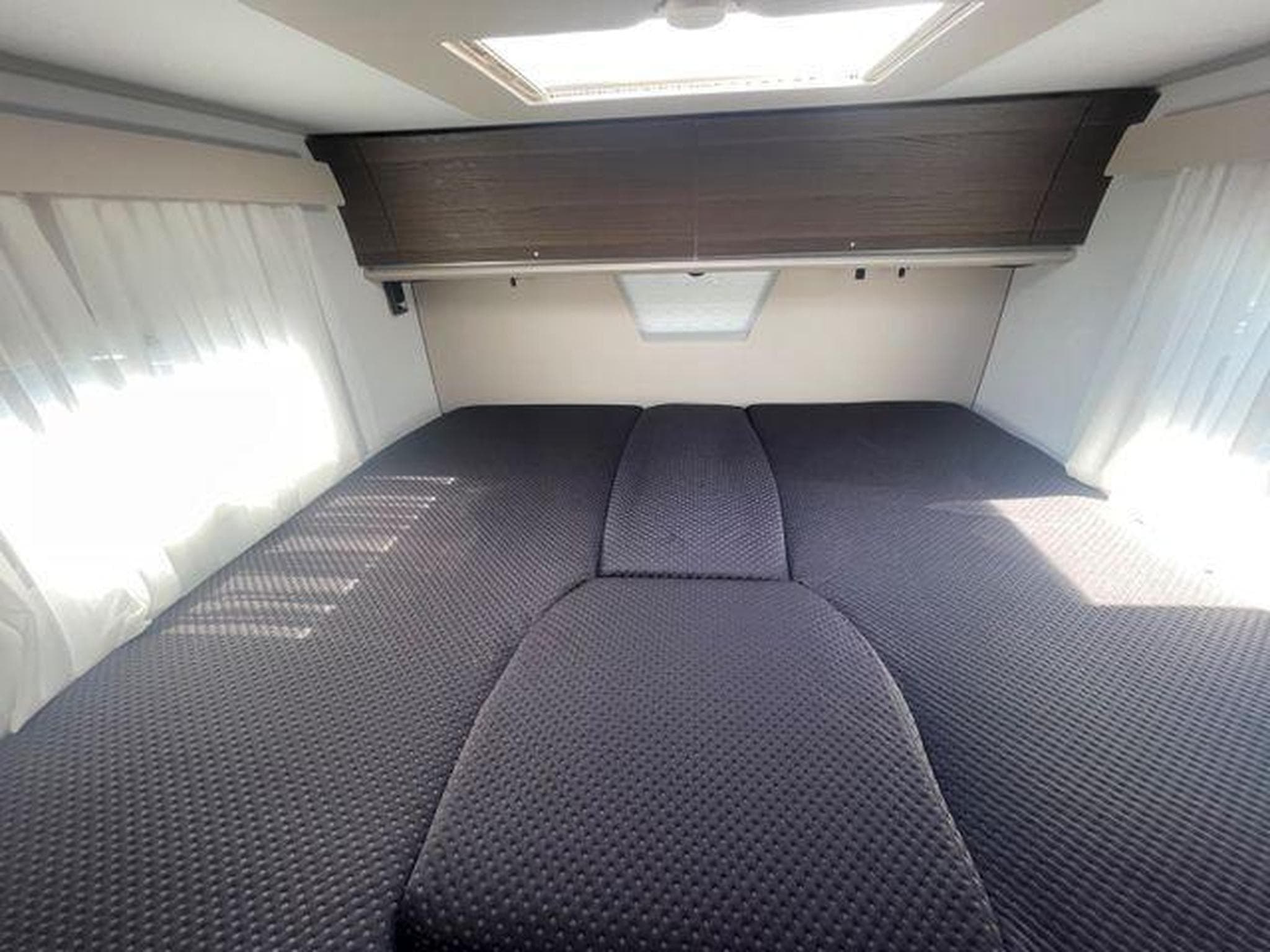 Adria Sonic Supreme 700 DL 180 PS Automatik (2025) - Photo 11